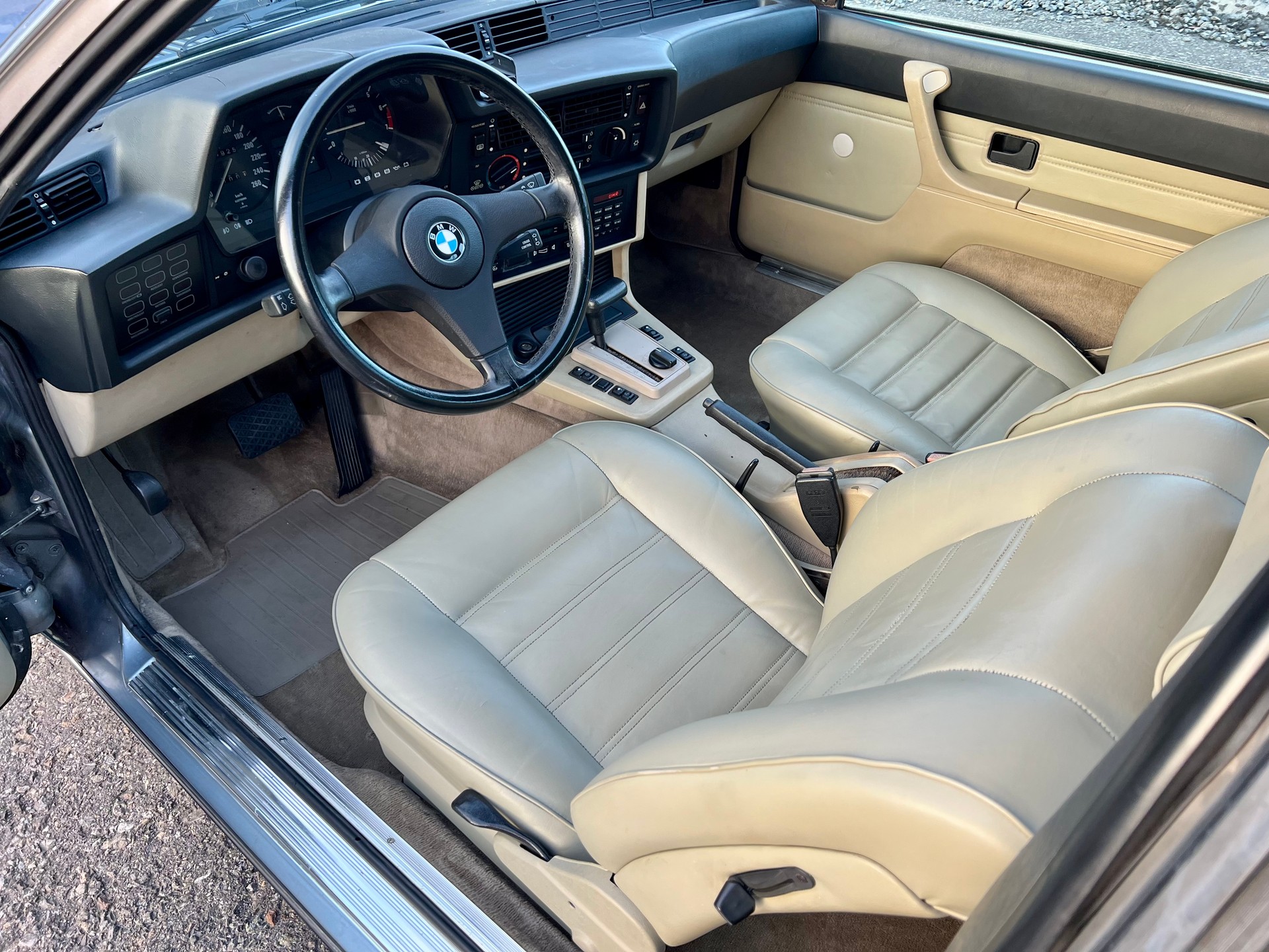 BMW 635CSi A-image-8
