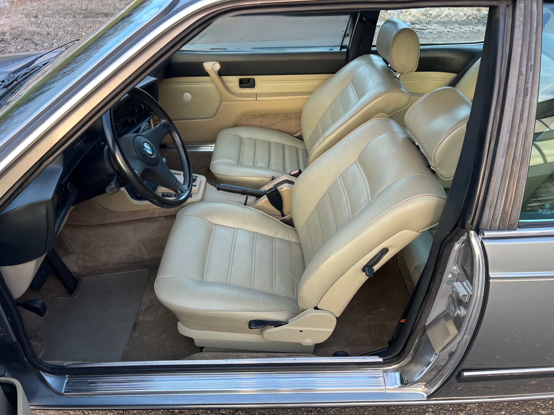 BMW 635CSi A-image-9