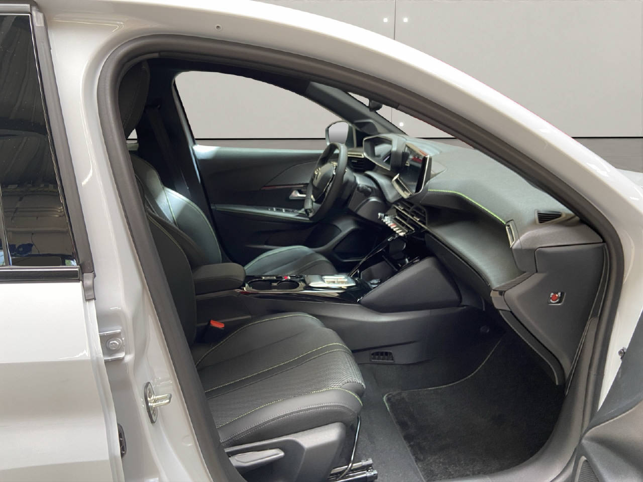 PEUGEOT 208 e-GT-image-10