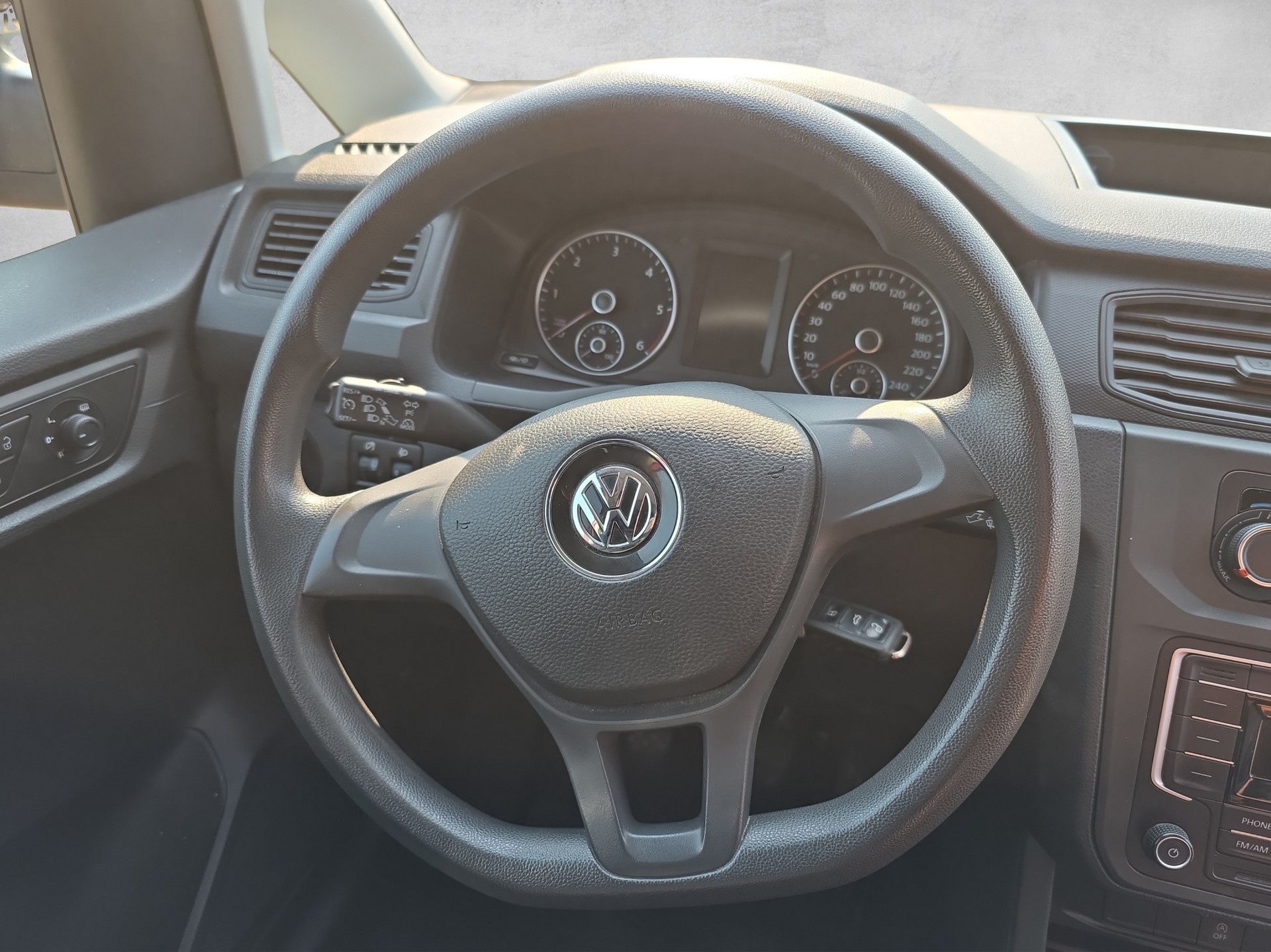 VW Caddy Maxi 2.0TDI BlueMotion Technology-image-8