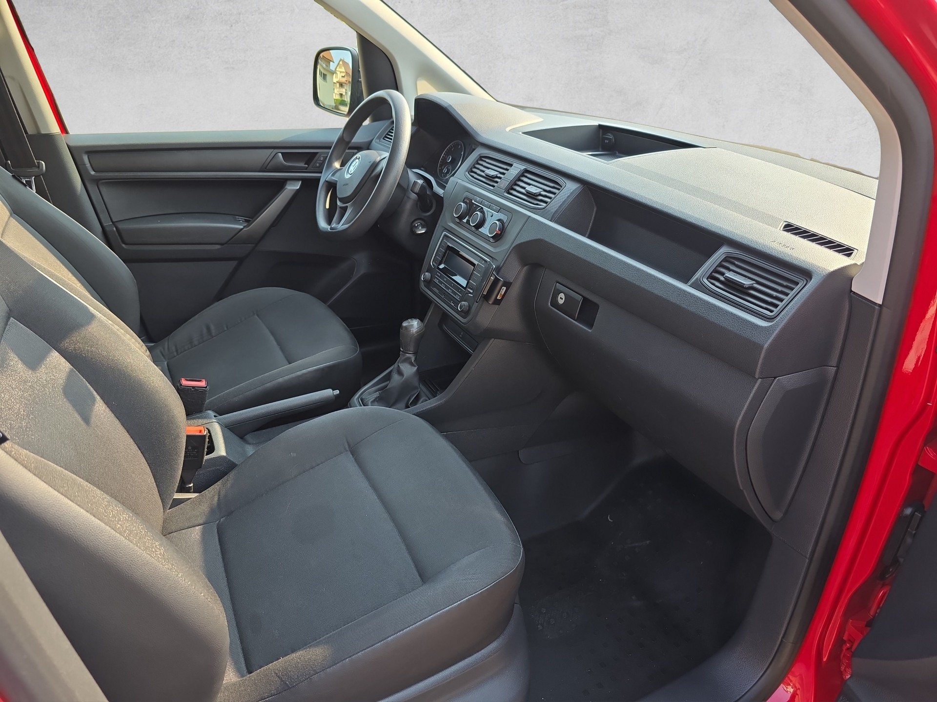 VW Caddy Maxi 2.0TDI BlueMotion Technology-image-5