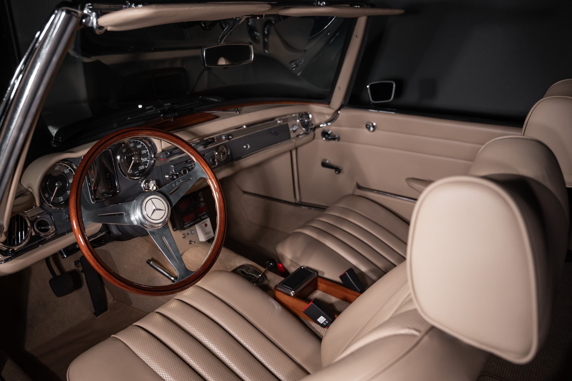 MERCEDES-BENZ SL 230 Pagode-image-10