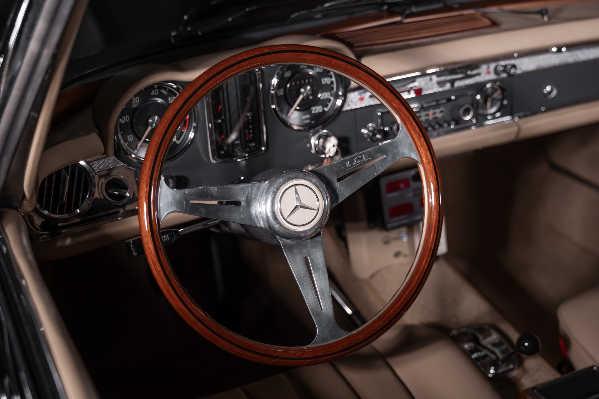 MERCEDES-BENZ SL 230 Pagode-image-15