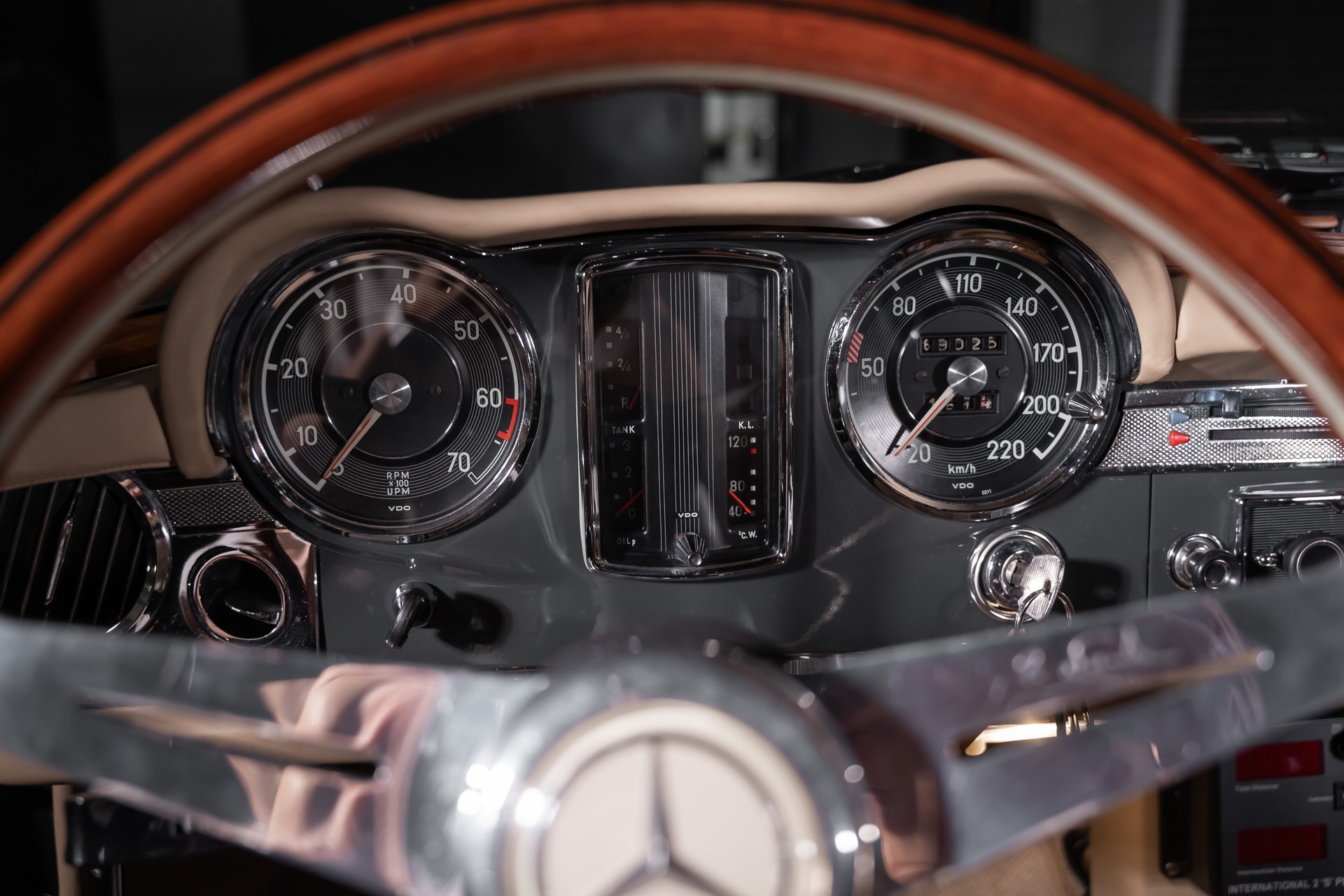 MERCEDES-BENZ SL 230 Pagode-image-16