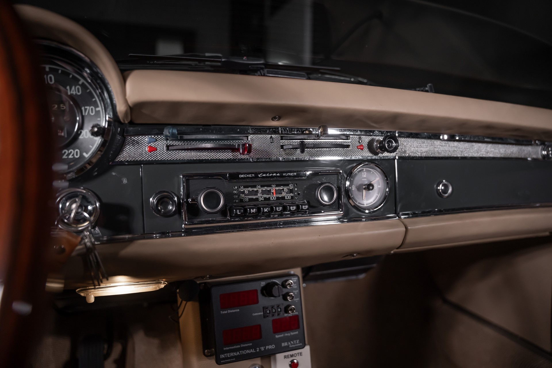 MERCEDES-BENZ SL 230 Pagode-image-17