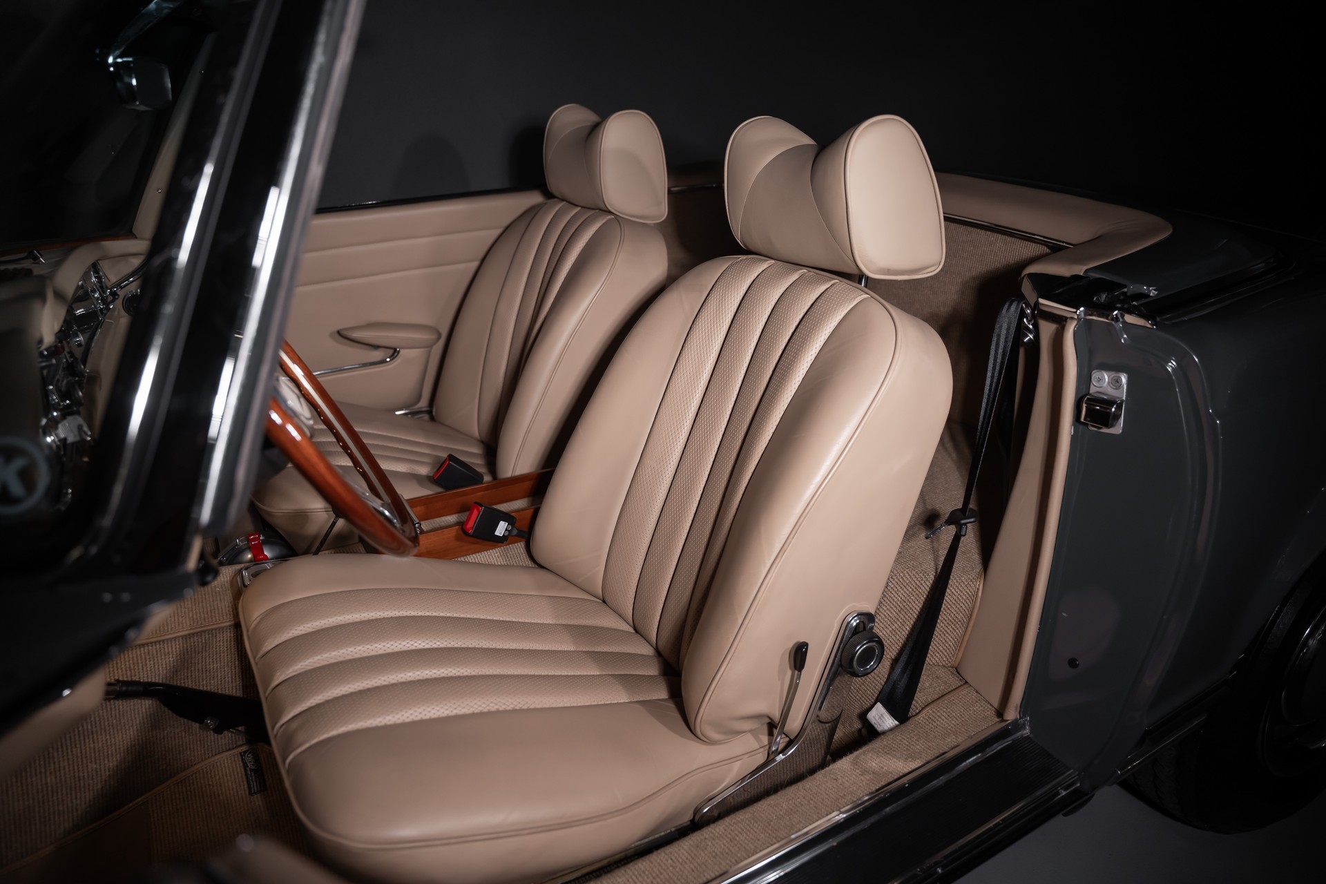 MERCEDES-BENZ SL 230 Pagode-image-12