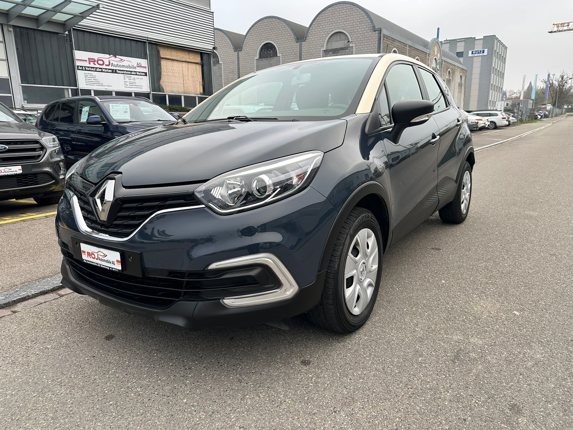 RENAULT Captur 0.9 12V Life-showroom-element-1