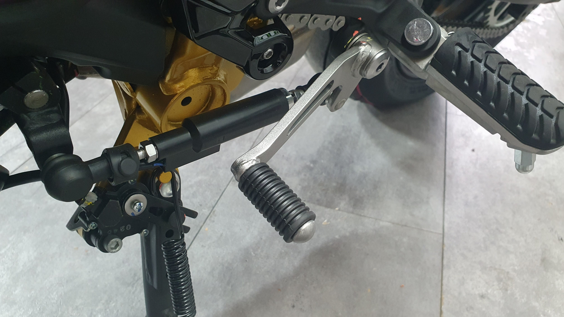 KAWASAKI Z 900-image-8