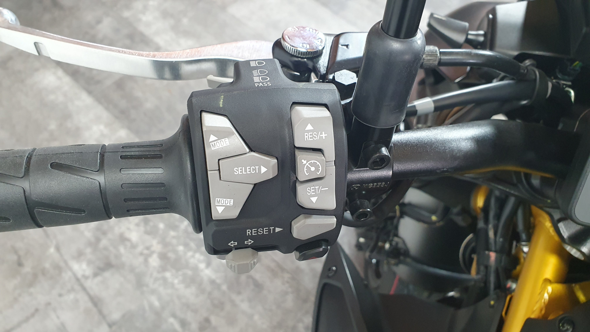 KAWASAKI Z 900-image-3