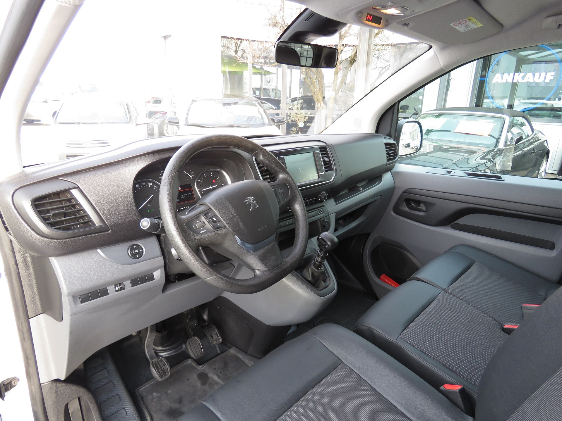 PEUGEOT Expert 2.0 BlueHDi 150 S&S Premium Standard-image-6