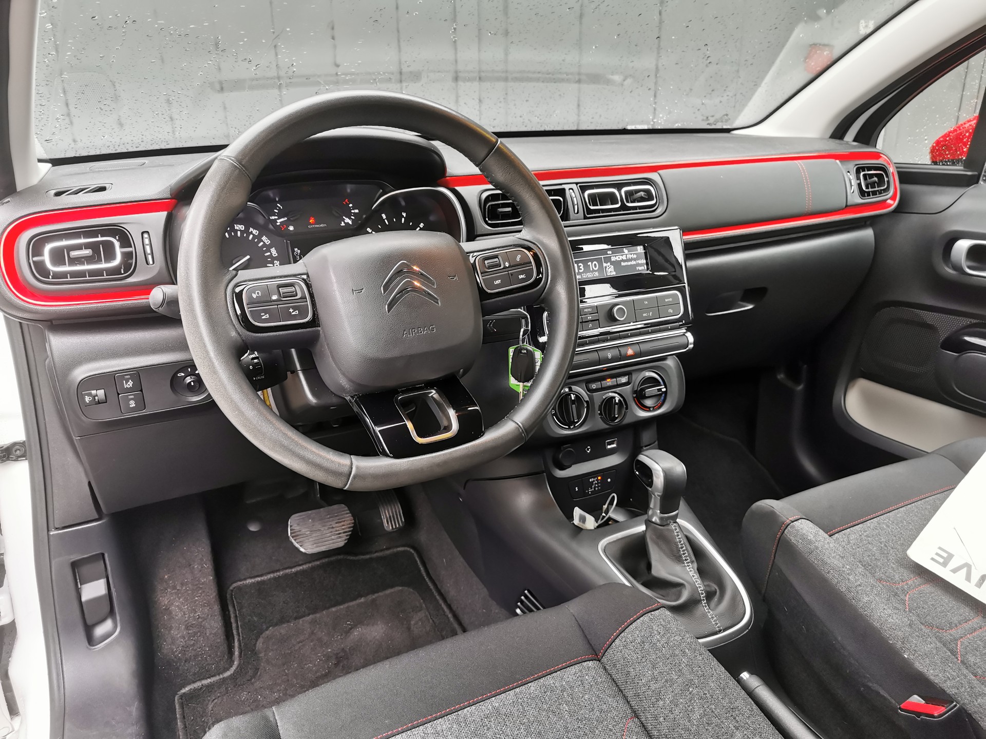 CITROEN C3 1.2i Shine EAT-image-3