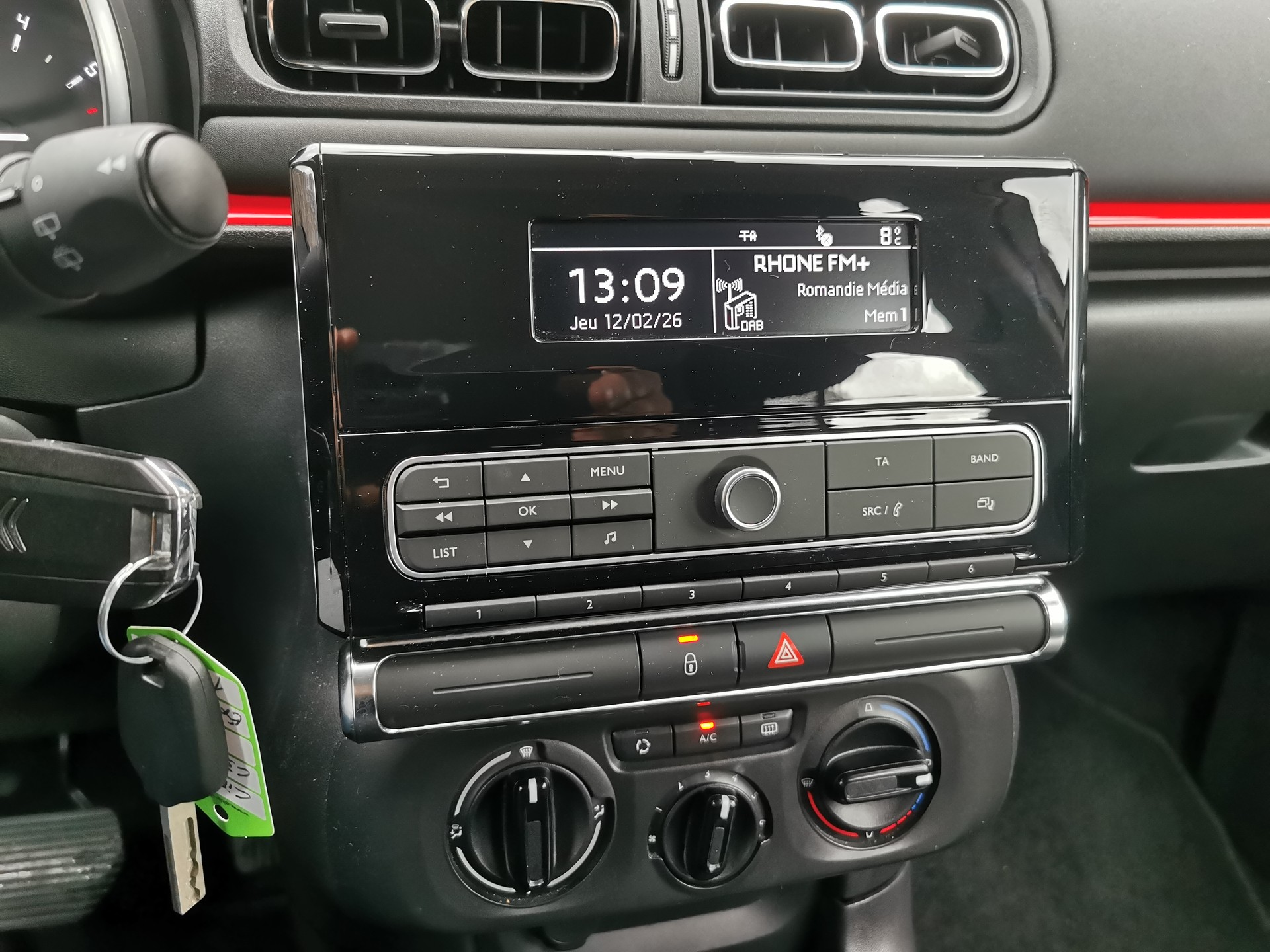 CITROEN C3 1.2i Shine EAT-image-8