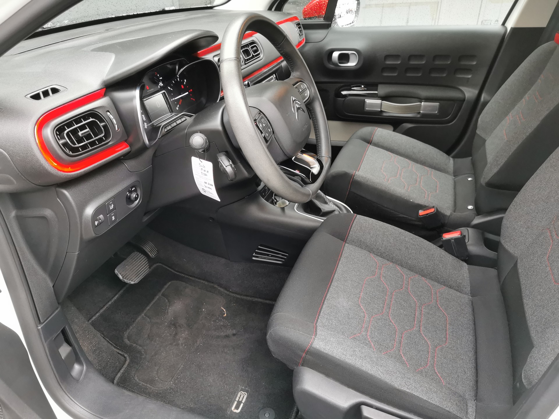 CITROEN C3 1.2i Shine EAT-image-7
