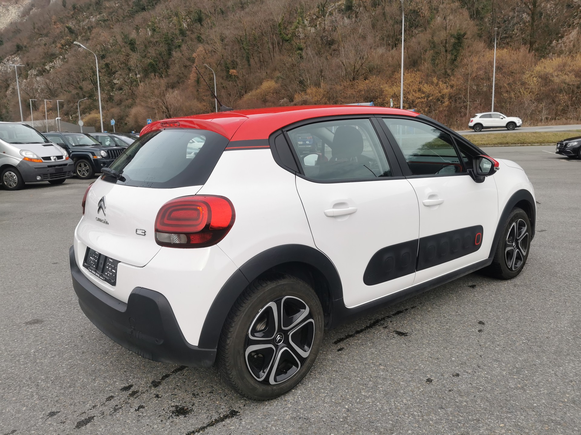 CITROEN C3 1.2i Shine EAT-image-12