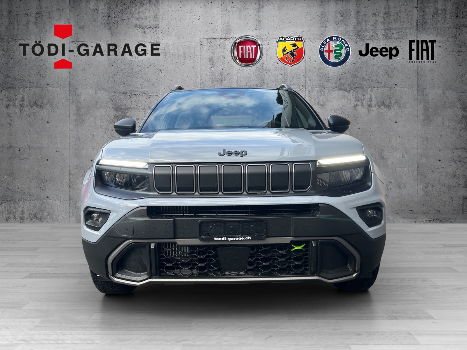 JEEP Avenger 1.2 MHEV Upland Pack Plus 4xe-showroom-element-1