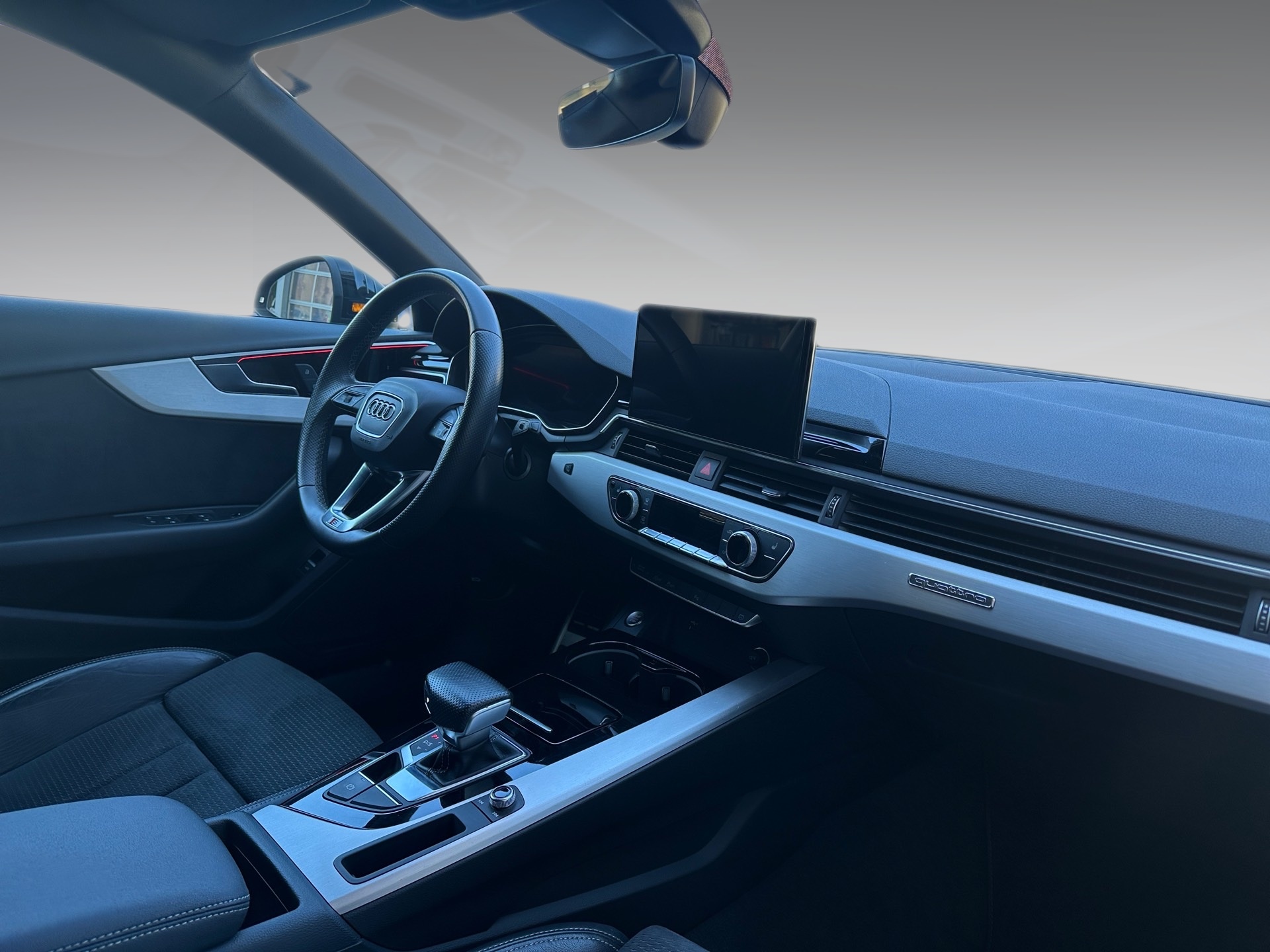 AUDI A4 Avant 45 TFSI S line S-tronic quattro-image-10