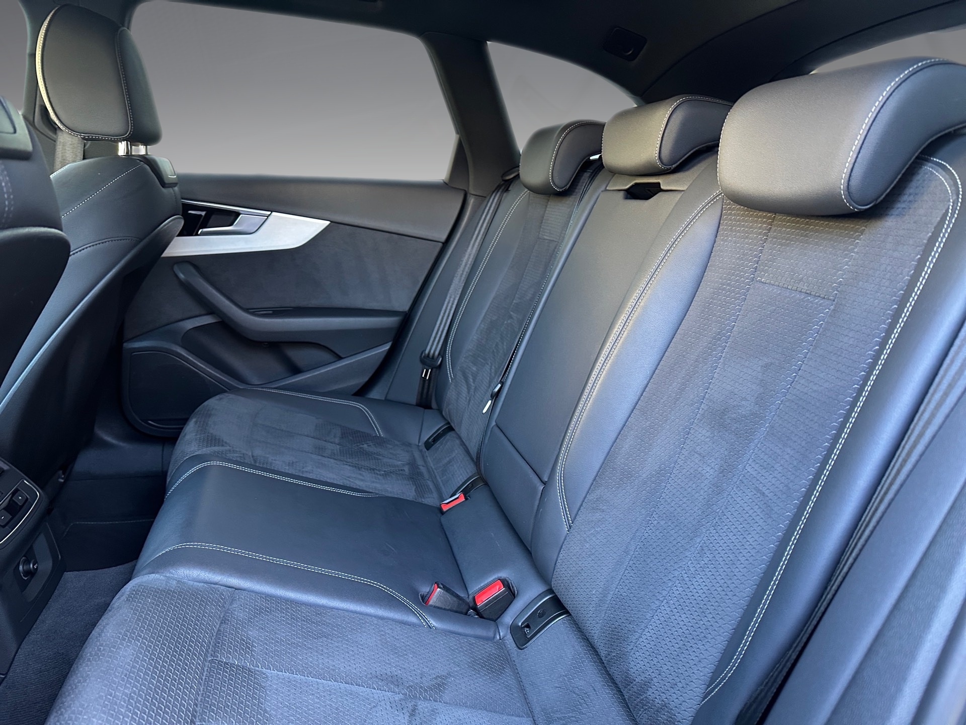 AUDI A4 Avant 45 TFSI S line S-tronic quattro-image-13