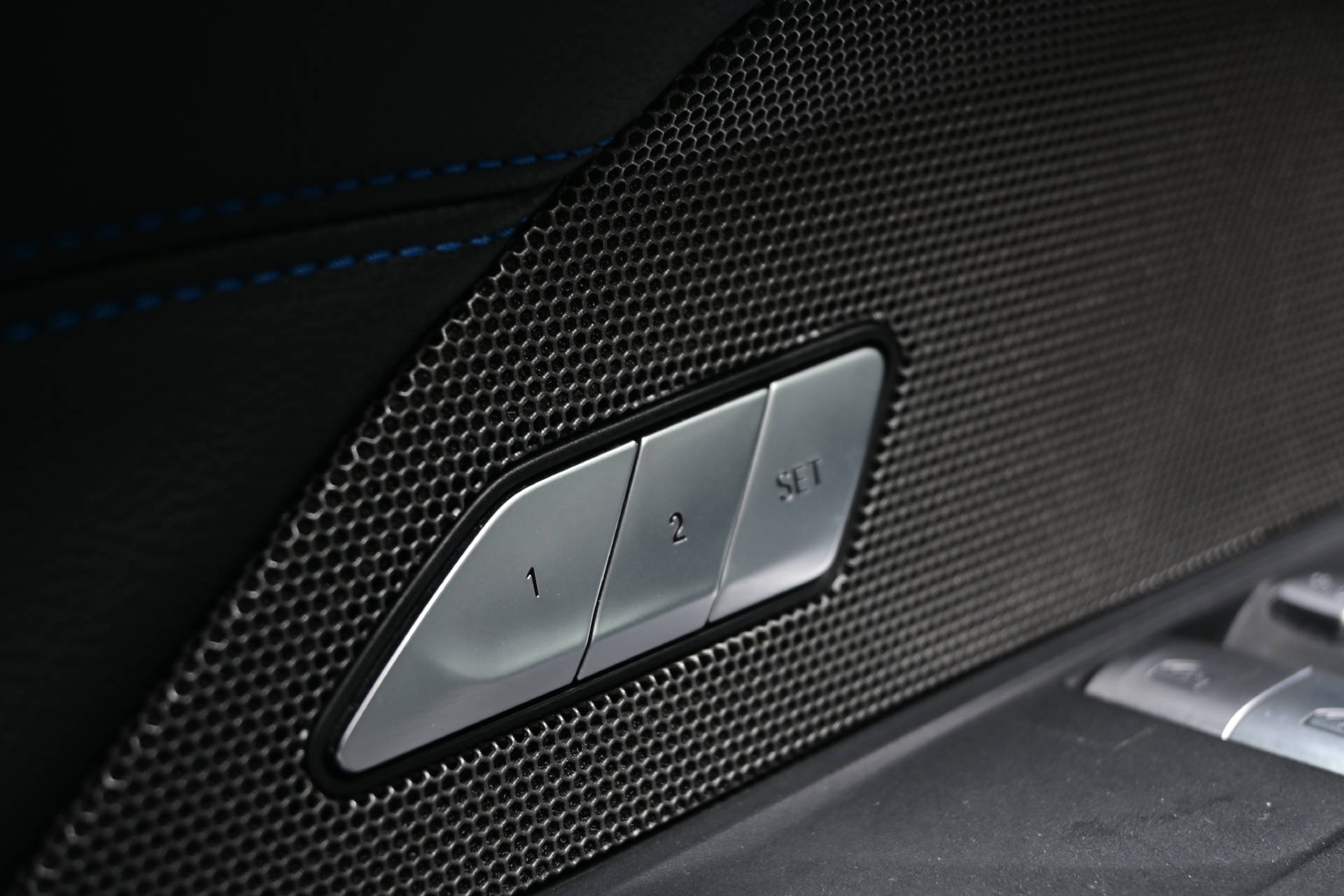 BMW M440i xDrive Coupé *Head up Display*Harman Kardon*Driving Assistant*-image-9
