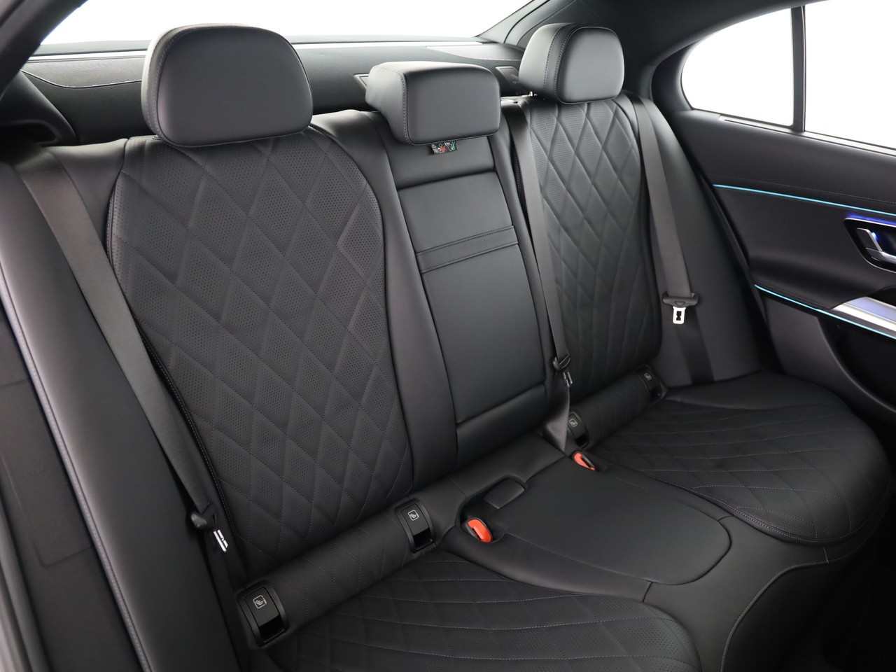 MERCEDES-BENZ E 400 e 4Matic EQ Hybrid 9G-Tronic-image-10