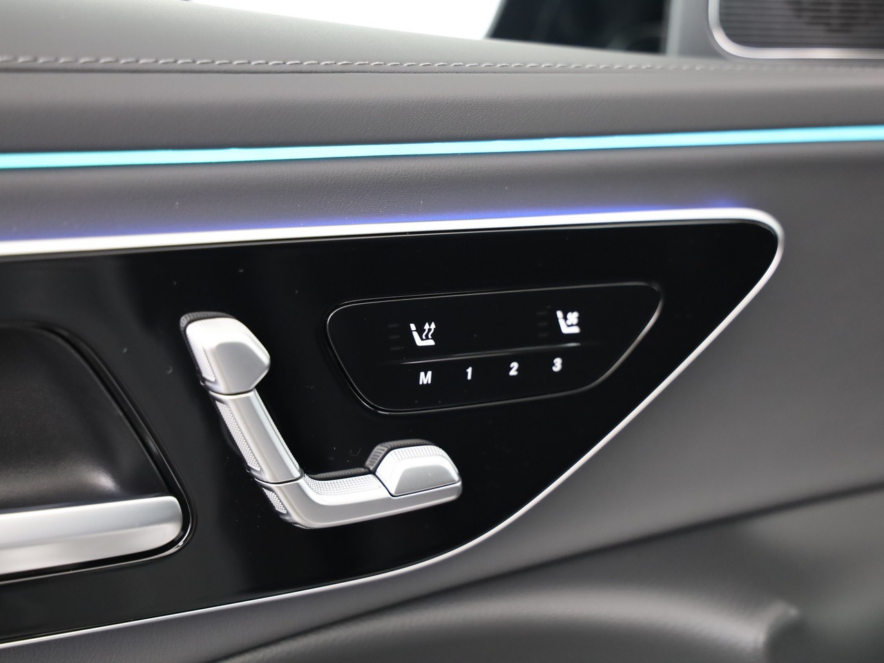 MERCEDES-BENZ E 400 e 4Matic EQ Hybrid 9G-Tronic-image-12
