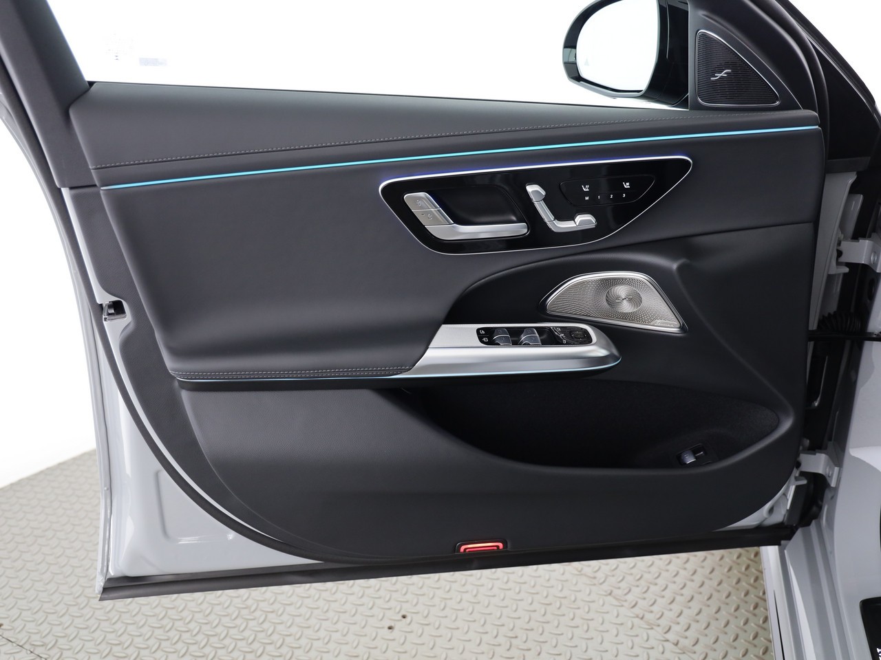 MERCEDES-BENZ E 400 e 4Matic EQ Hybrid 9G-Tronic-image-11