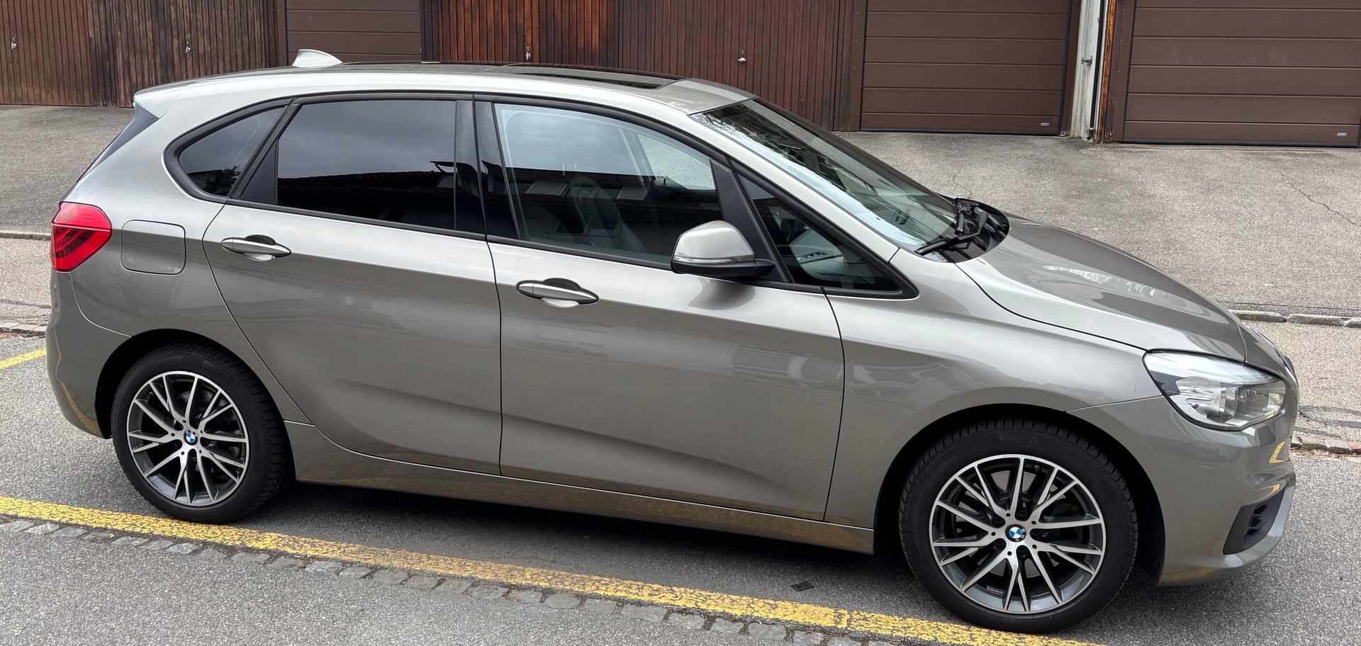BMW 225i xDrive Active Tourer Luxury Line Steptronic-image-4