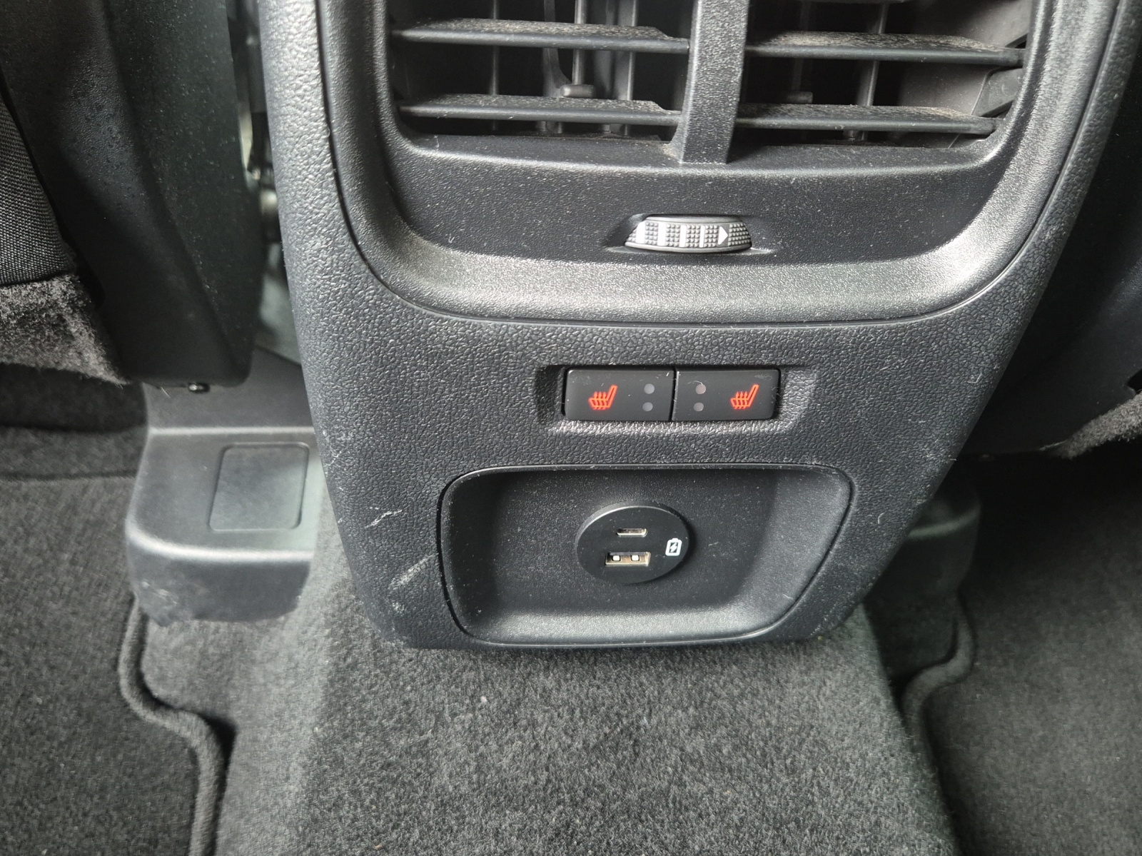 FORD Kuga 2.0 EcoBlue Hybrid Titanium 2WD-image-14