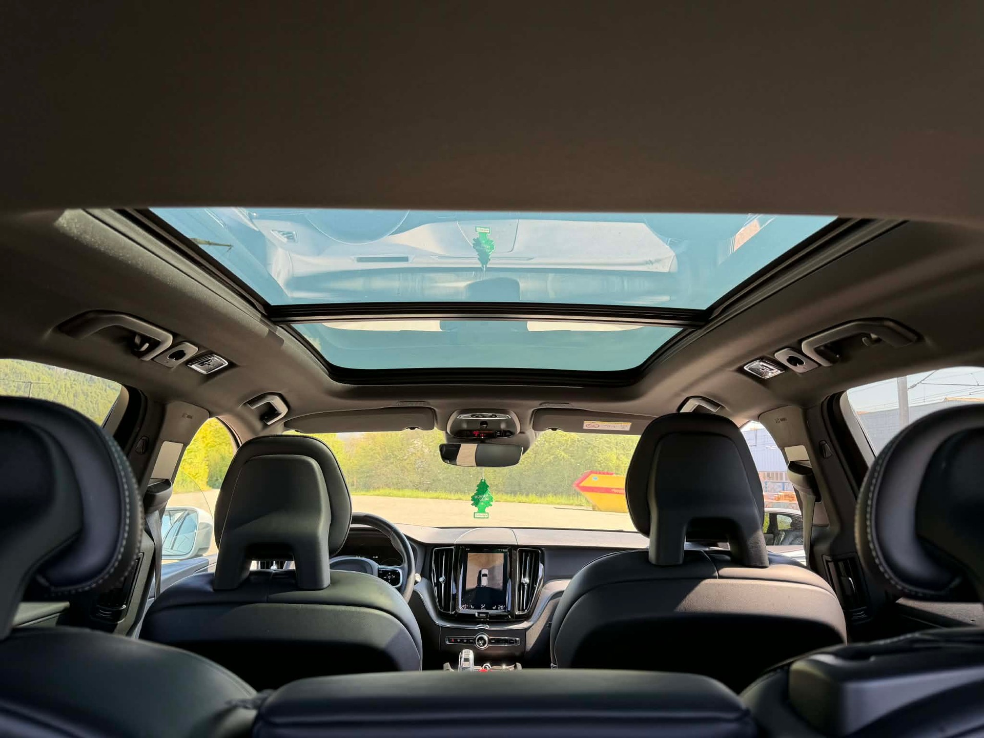 VOLVO XC60 T8 eAWD R-Design Geartronic-image-4
