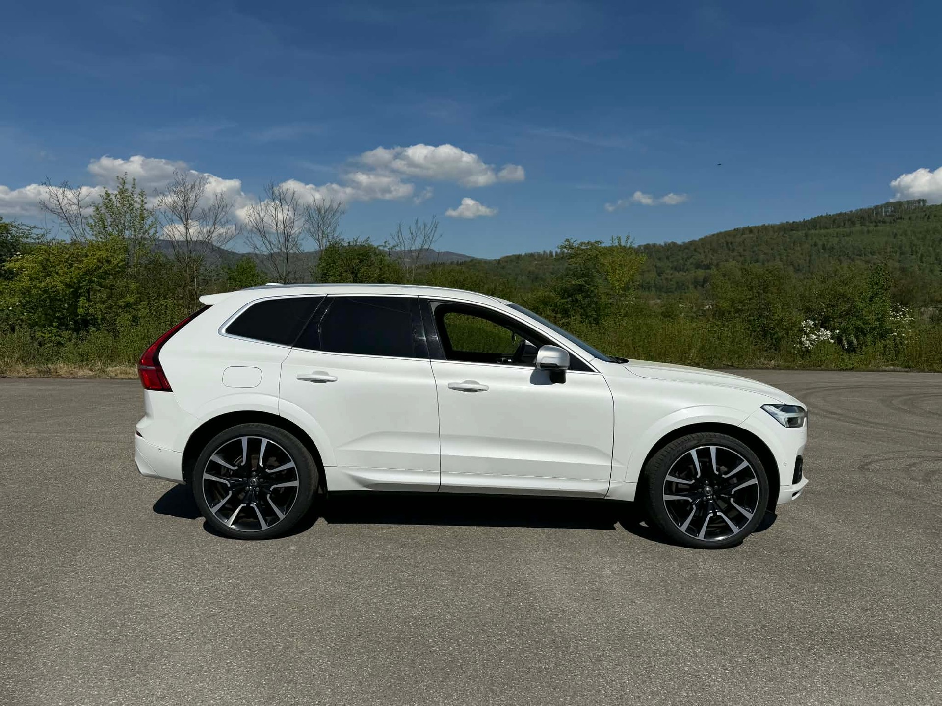 VOLVO XC60 T8 eAWD R-Design Geartronic-image-2