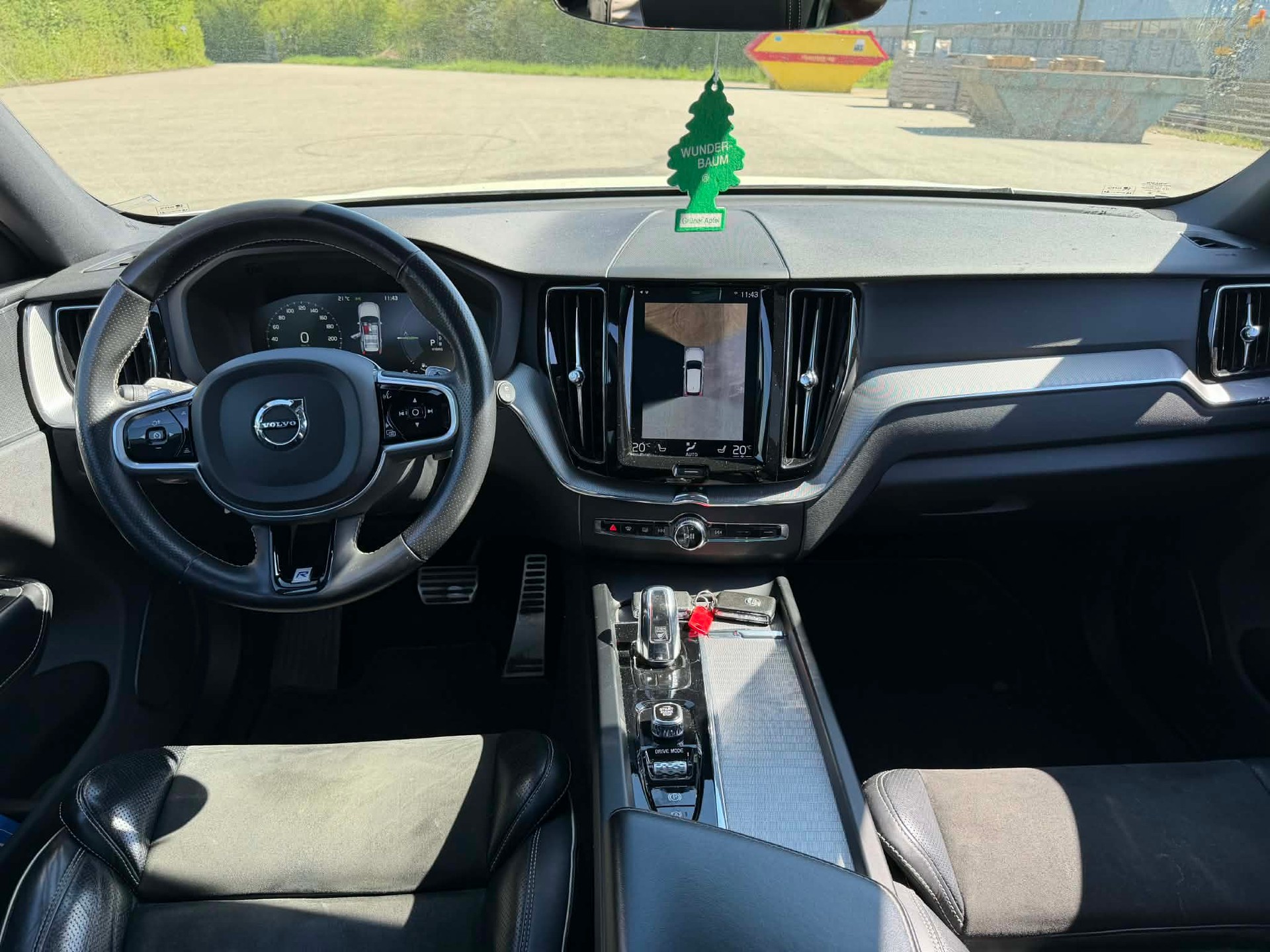 VOLVO XC60 T8 eAWD R-Design Geartronic-image-3