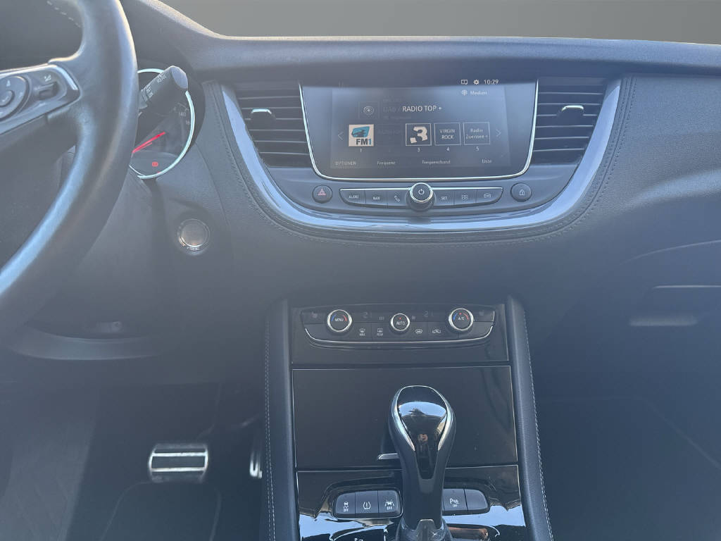 OPEL Grandland X 1.6 T Ultimate-image-11