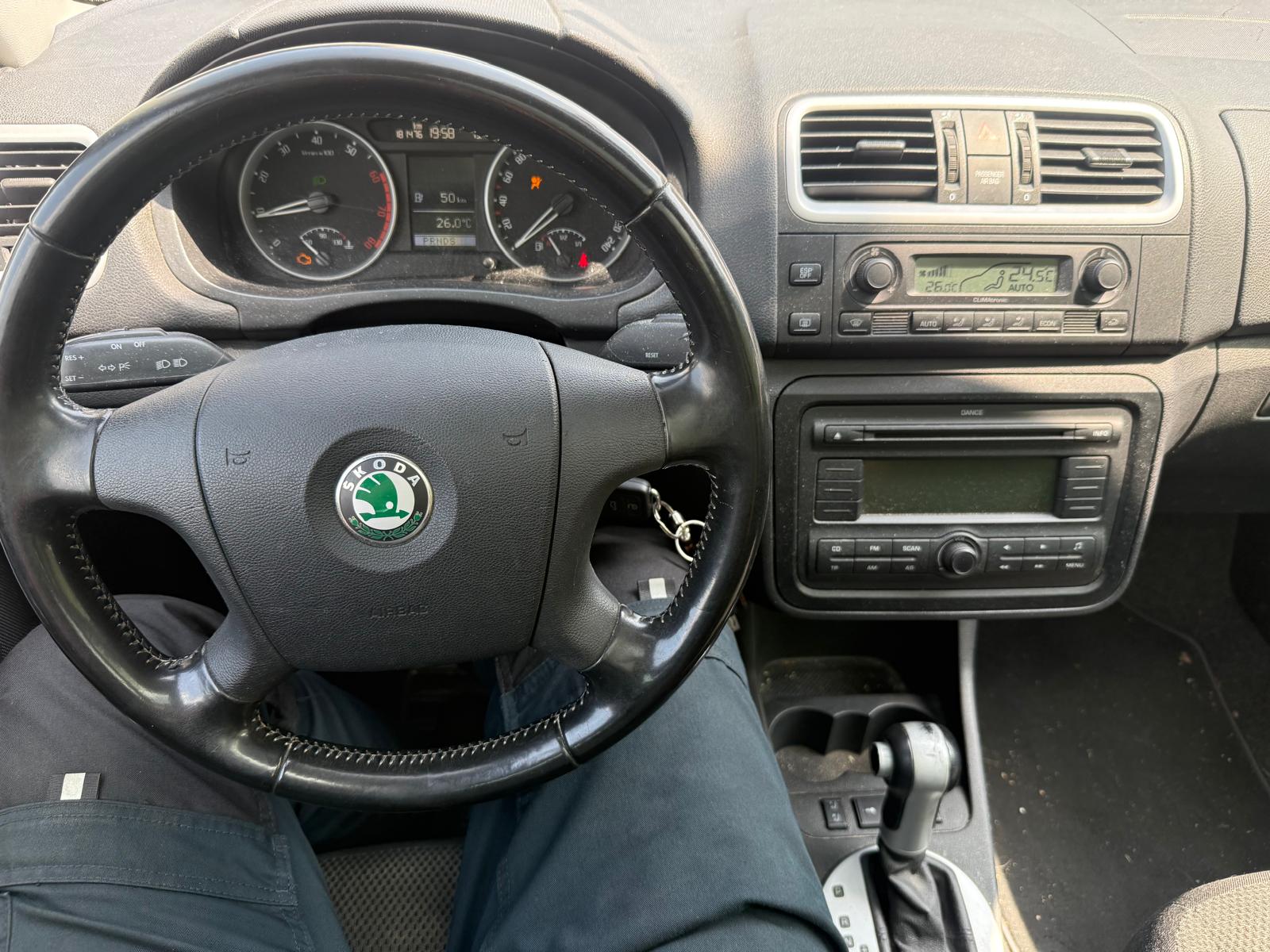 SKODA Roomster 1.6 Scout Automatic-image-7
