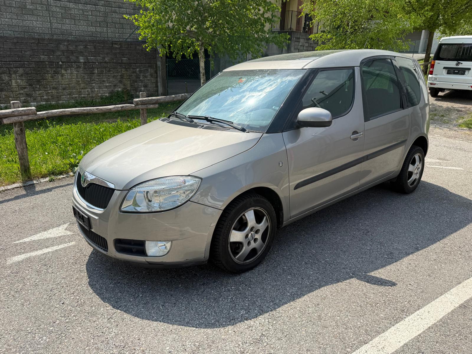 SKODA Roomster 1.6 Scout Automatic