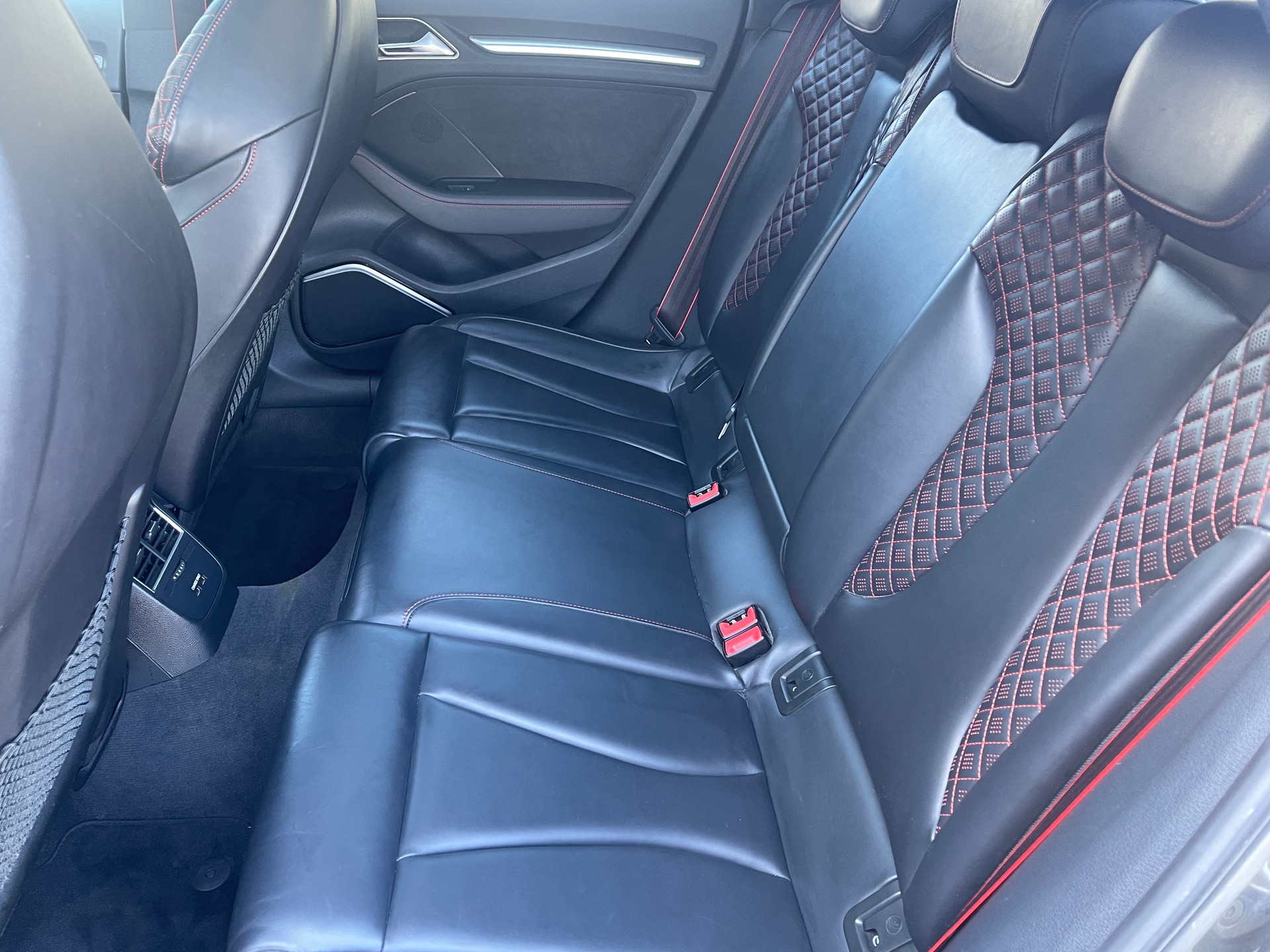 AUDI RS3 Sportback 2.5 TSI quattro S-tronic-image-11