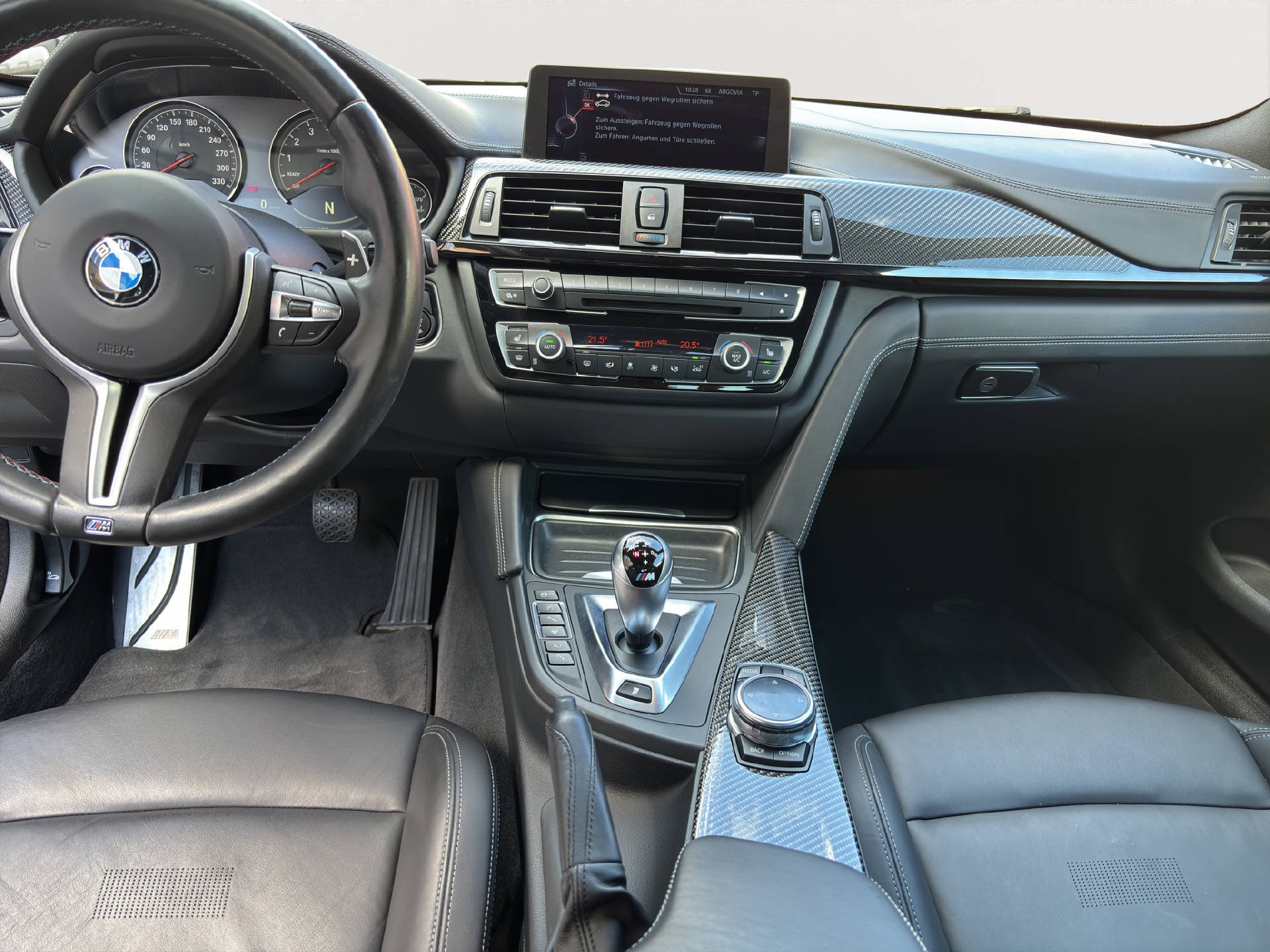 BMW M4 Coupé-image-13