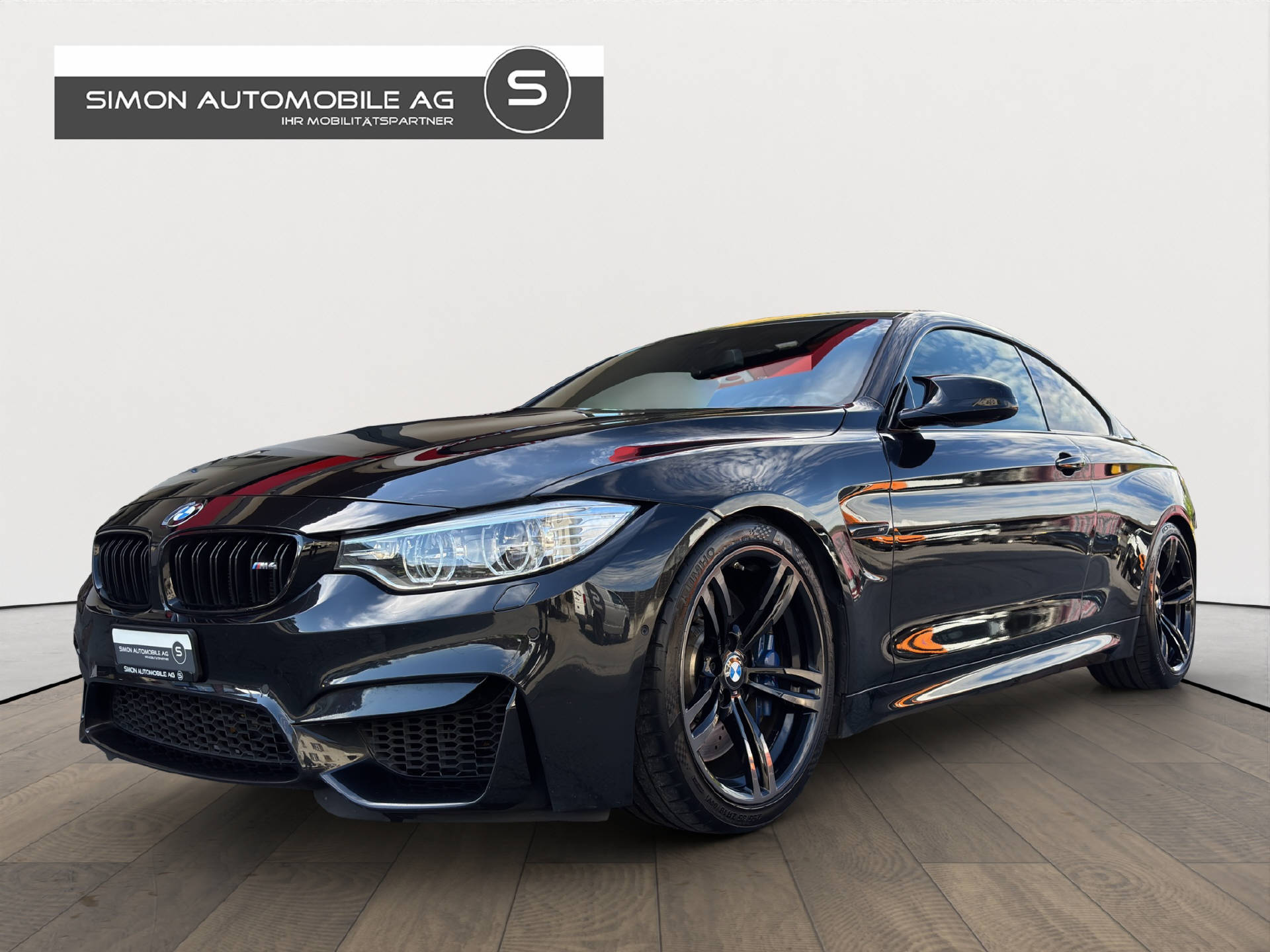 BMW M4 Coupé-showroom-element-1