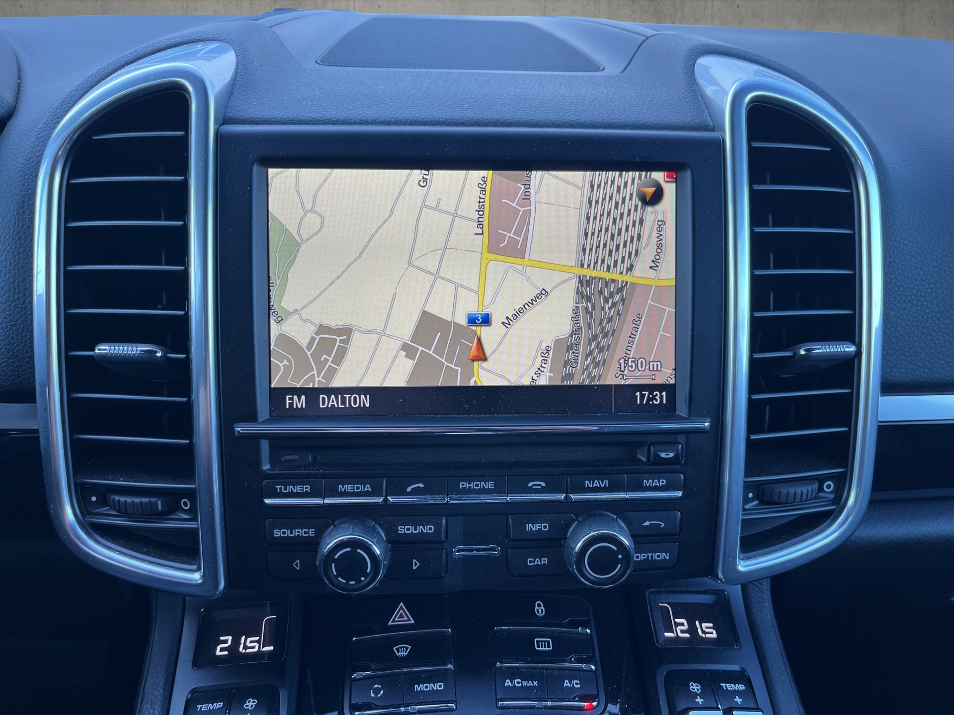PORSCHE Cayenne Tiptronic-image-13
