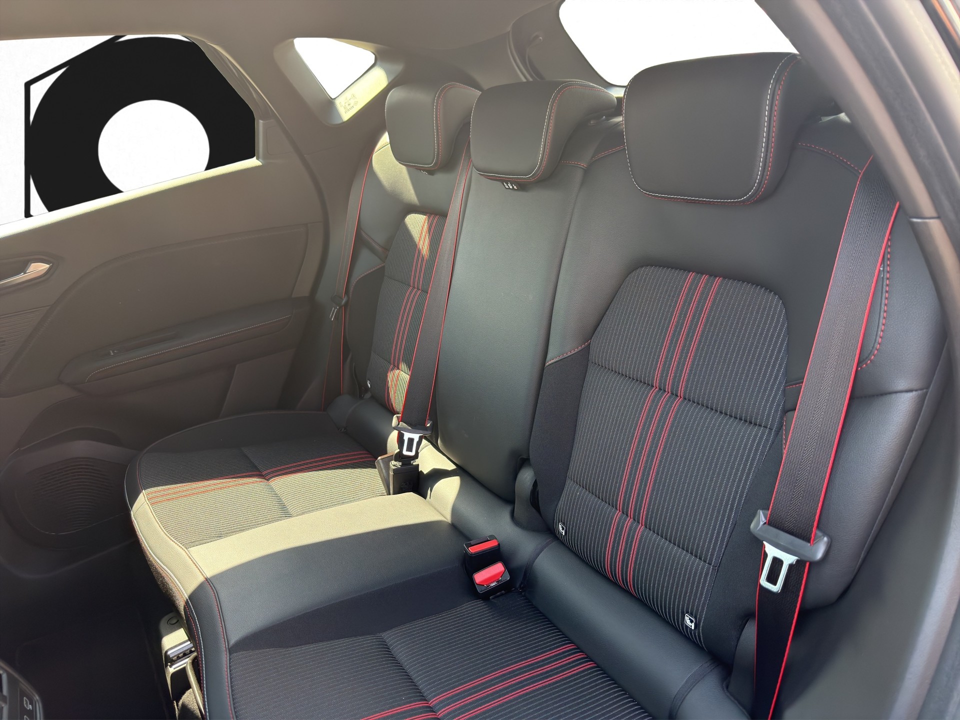 RENAULT Captur 1.3 TCe EDC R.S.Line-image-11