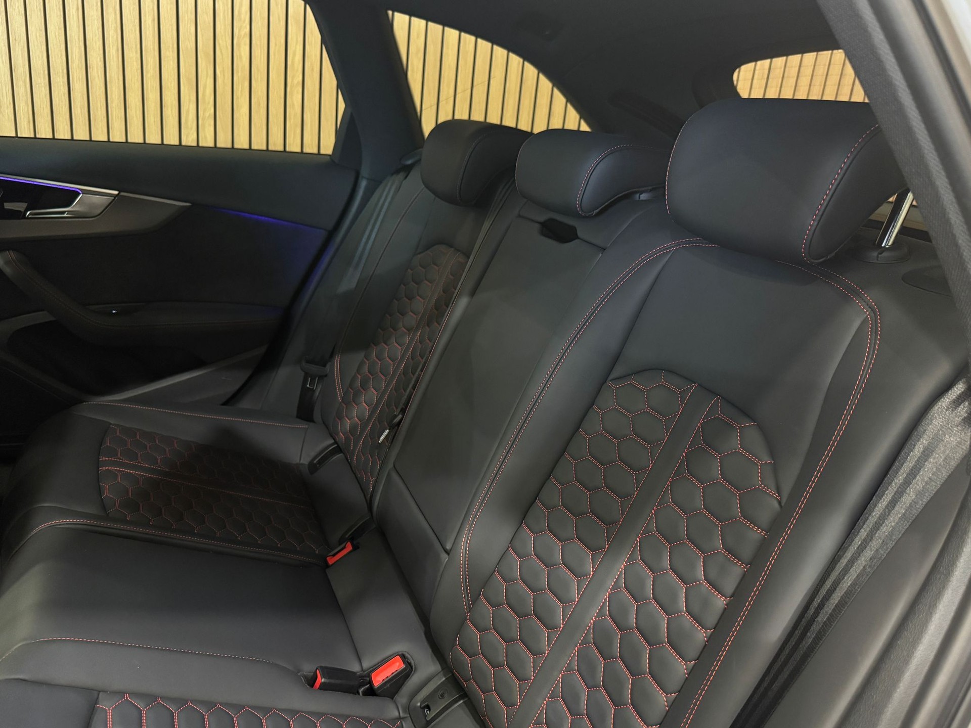 AUDI RS4 Avant quattro tiptronic-image-30