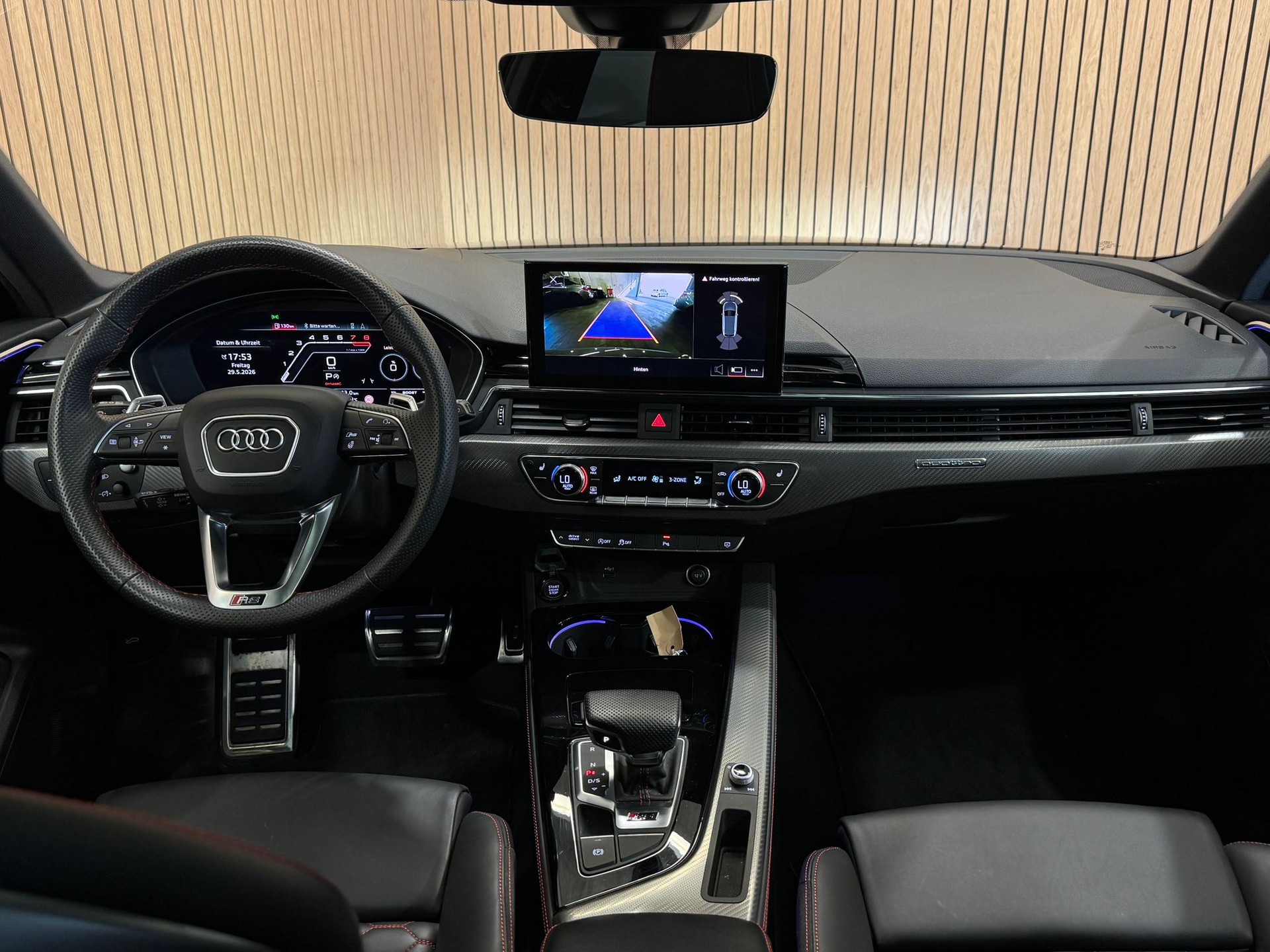 AUDI RS4 Avant quattro tiptronic-image-11