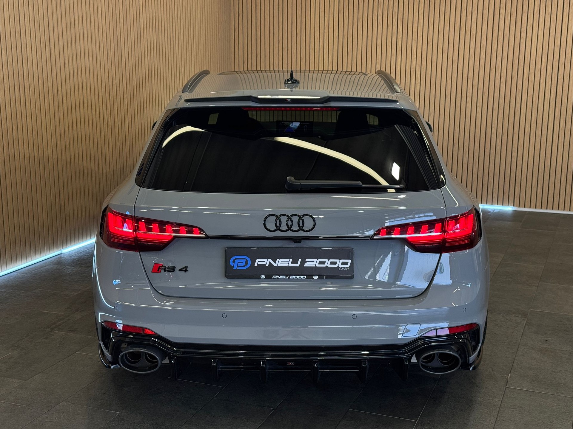 AUDI RS4 Avant quattro tiptronic-image-3