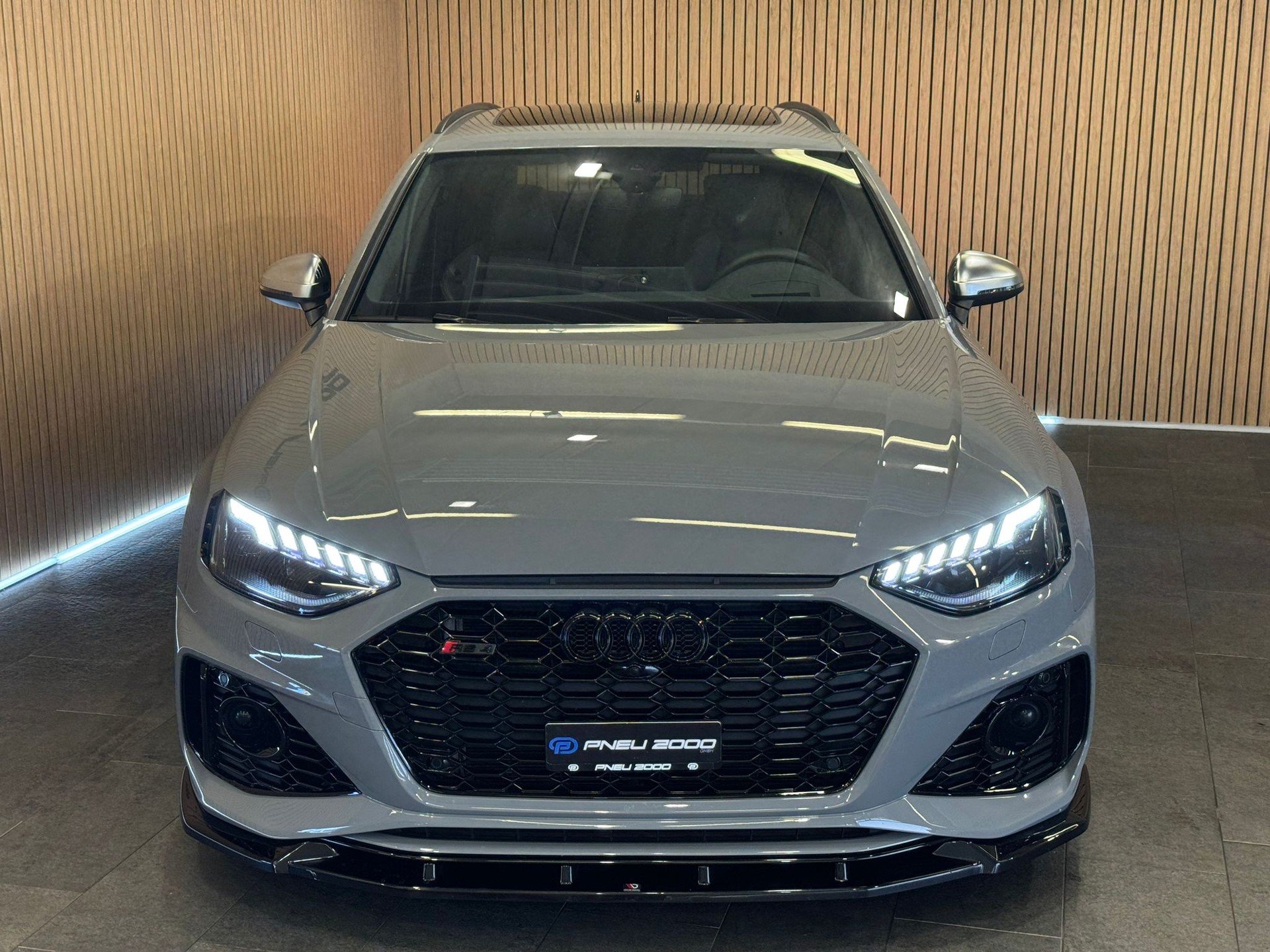 AUDI RS4 Avant quattro tiptronic-image-1