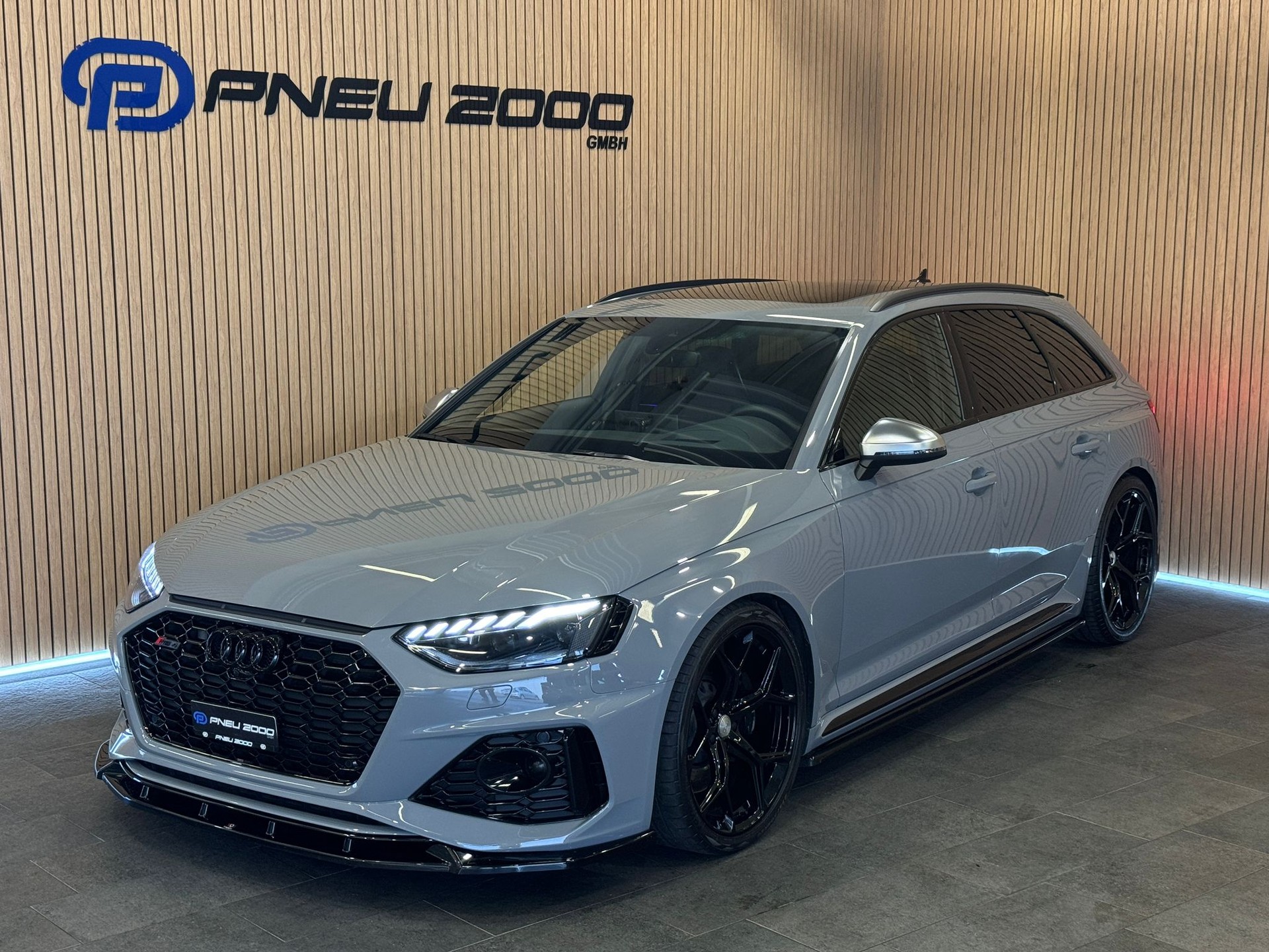 AUDI RS4 Avant quattro tiptronic-image-0