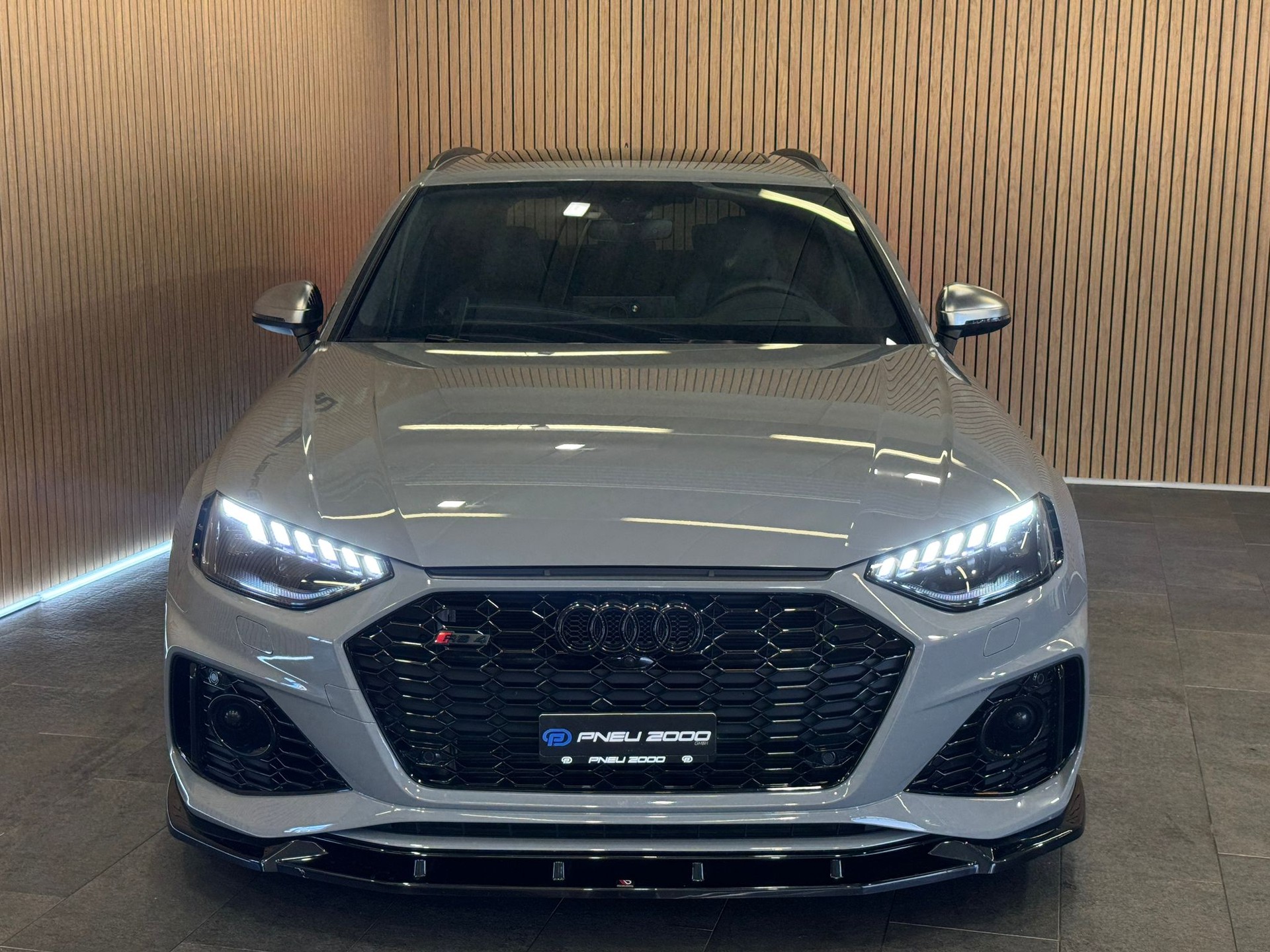 AUDI RS4 Avant quattro tiptronic-image-2