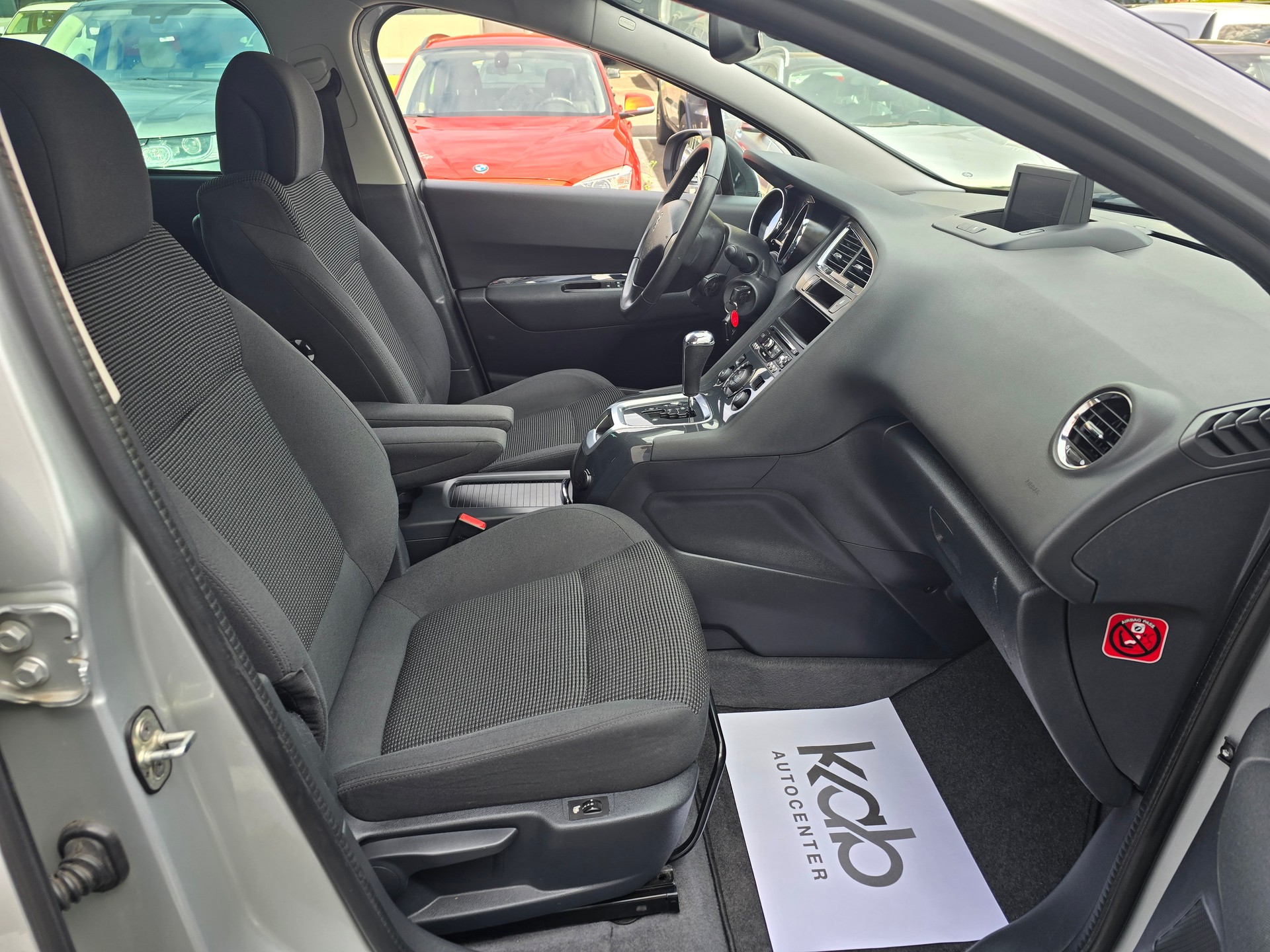 PEUGEOT 5008 1.6 BlueHDi Allure Tiptronic-image-18
