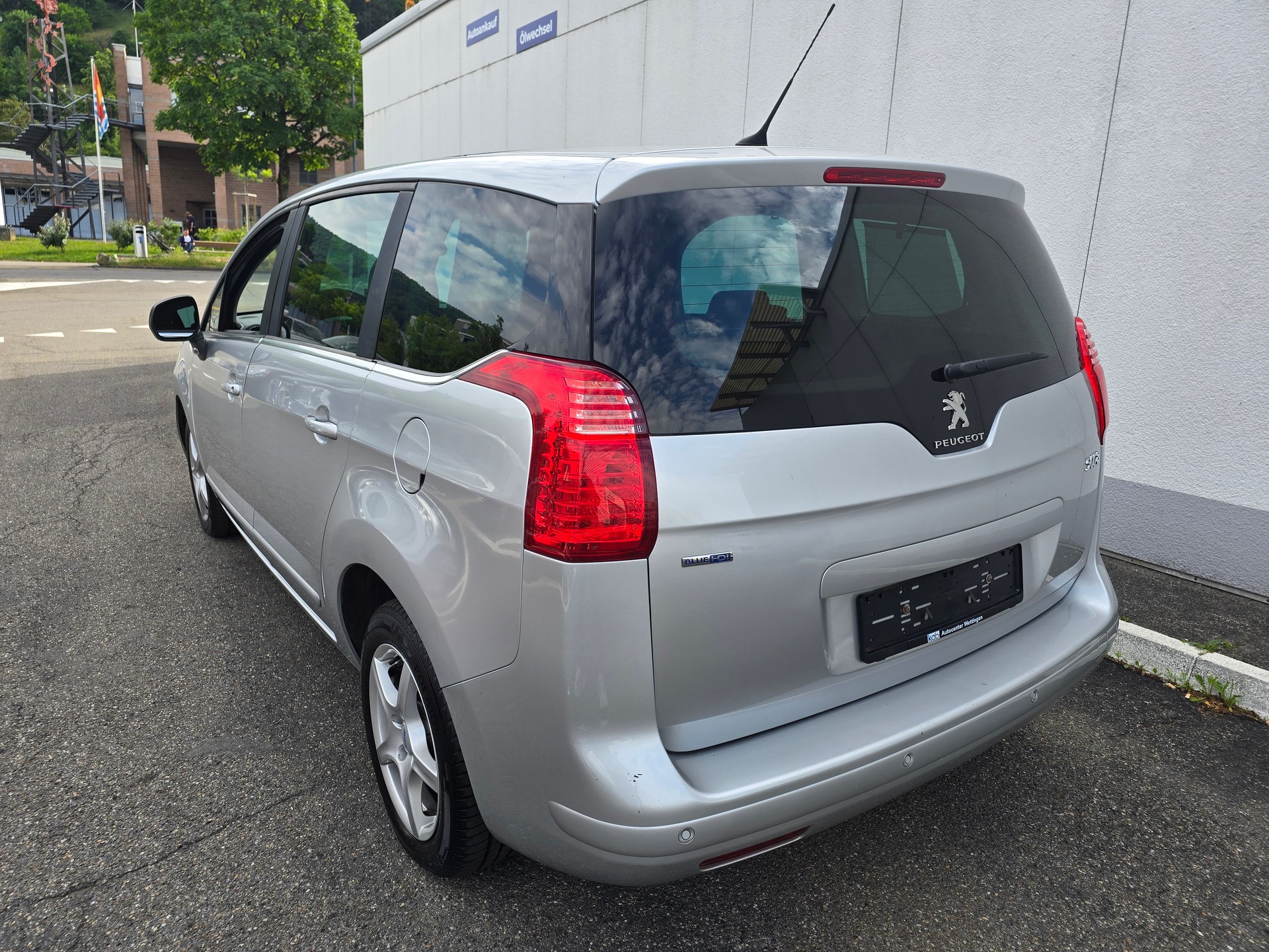 PEUGEOT 5008 1.6 BlueHDi Allure Tiptronic-image-7