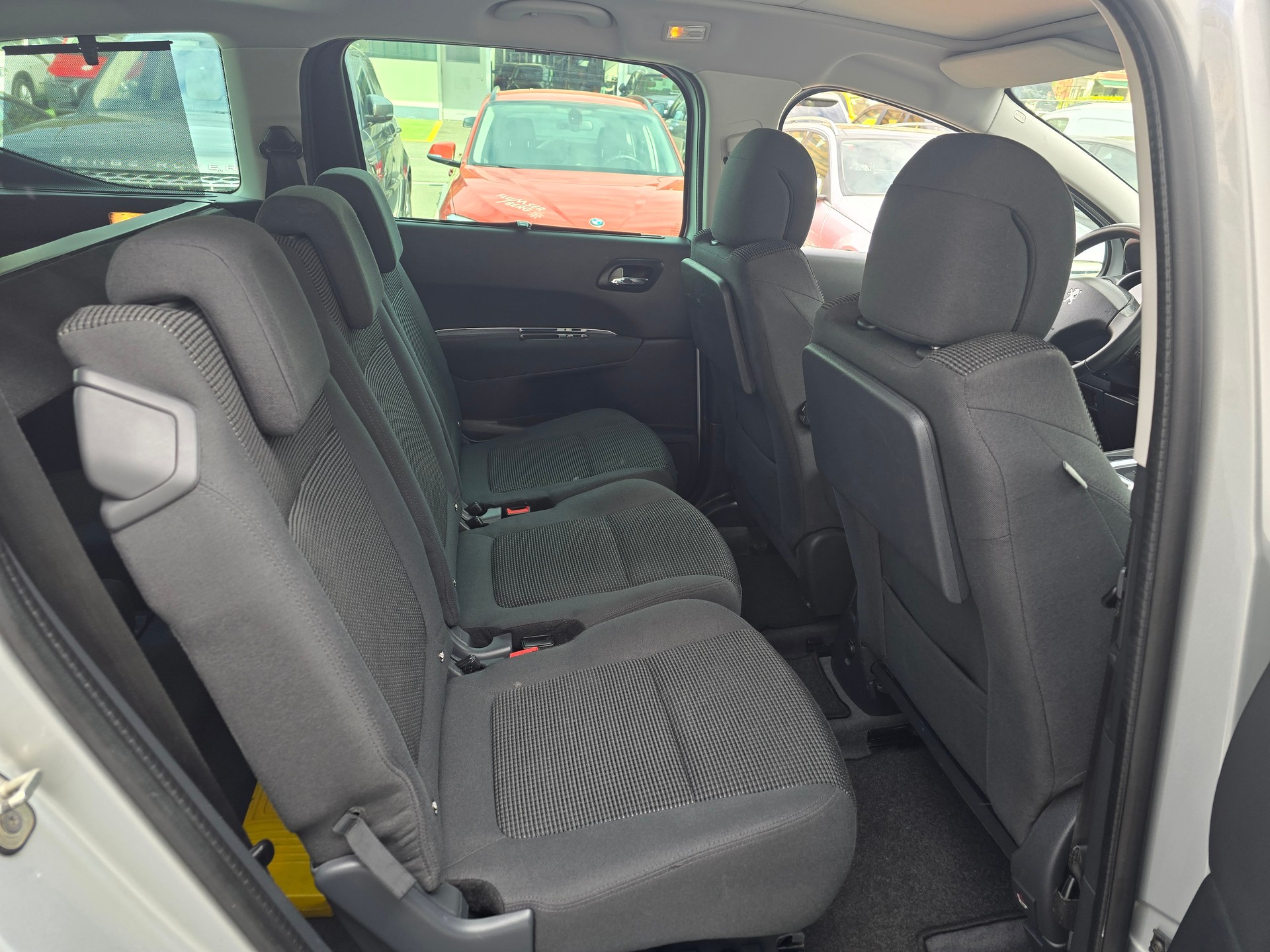 PEUGEOT 5008 1.6 BlueHDi Allure Tiptronic-image-17
