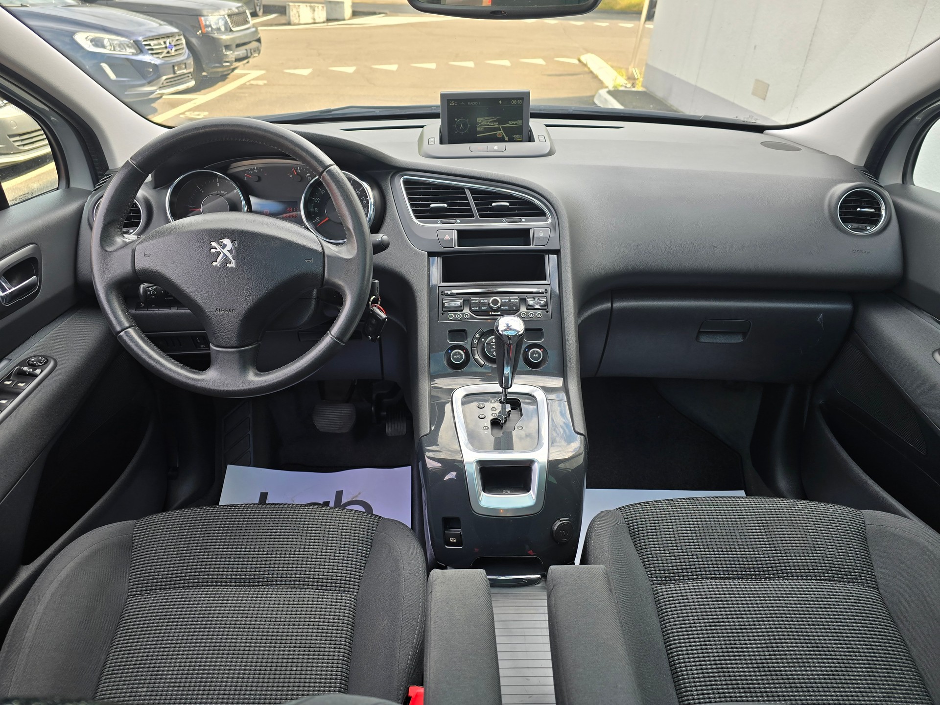 PEUGEOT 5008 1.6 BlueHDi Allure Tiptronic-showroom-element-3