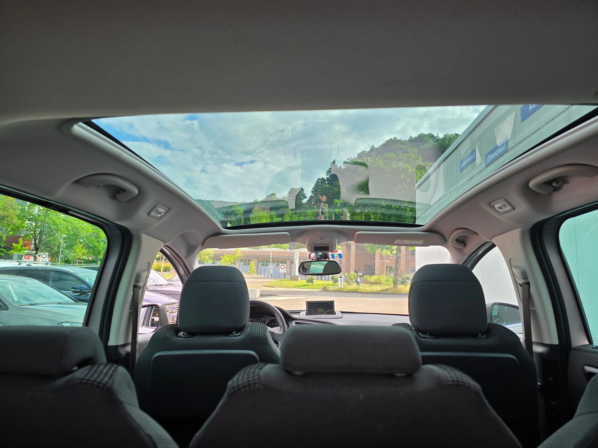 PEUGEOT 5008 1.6 BlueHDi Allure Tiptronic-image-14