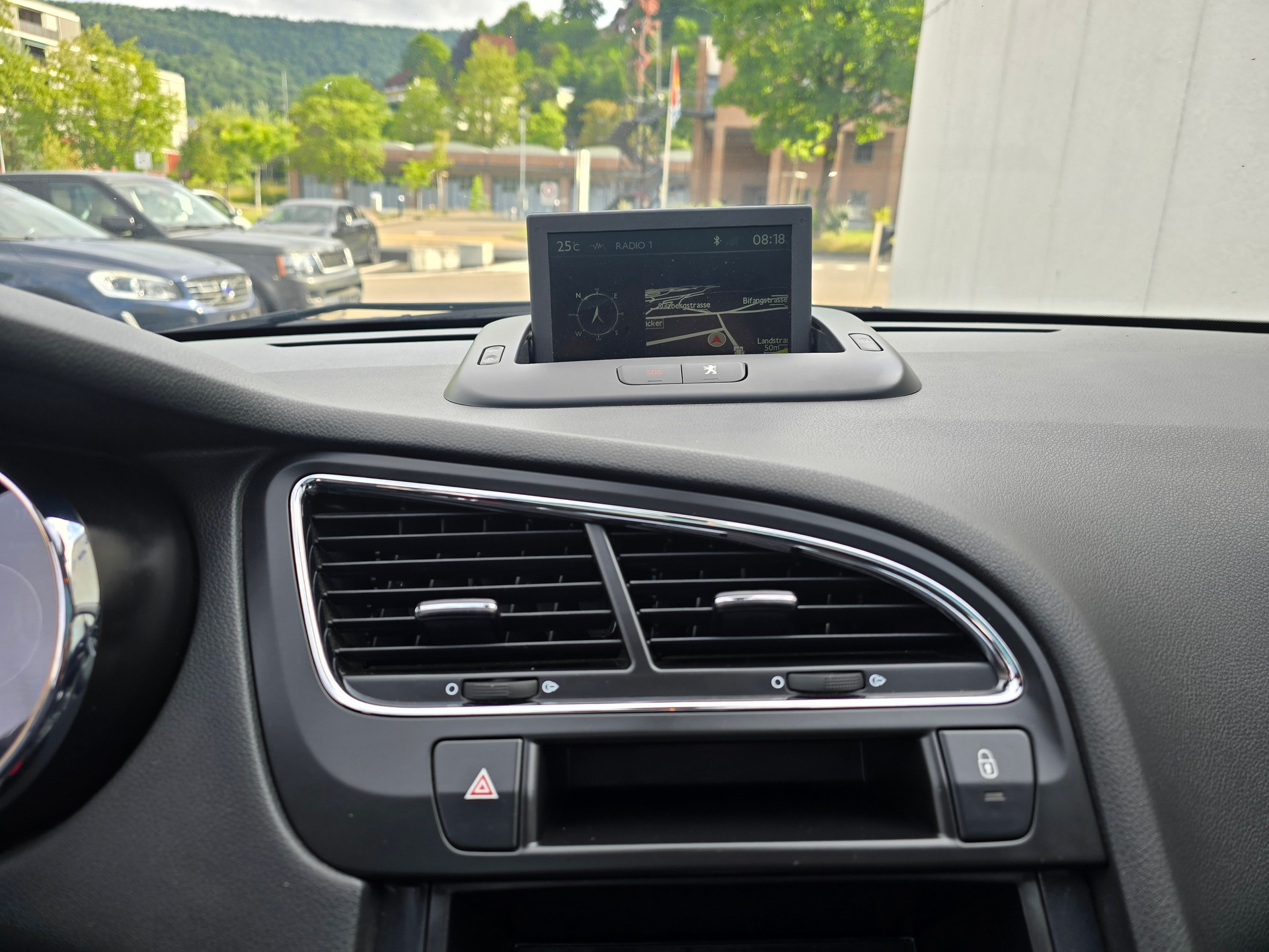 PEUGEOT 5008 1.6 BlueHDi Allure Tiptronic-image-12